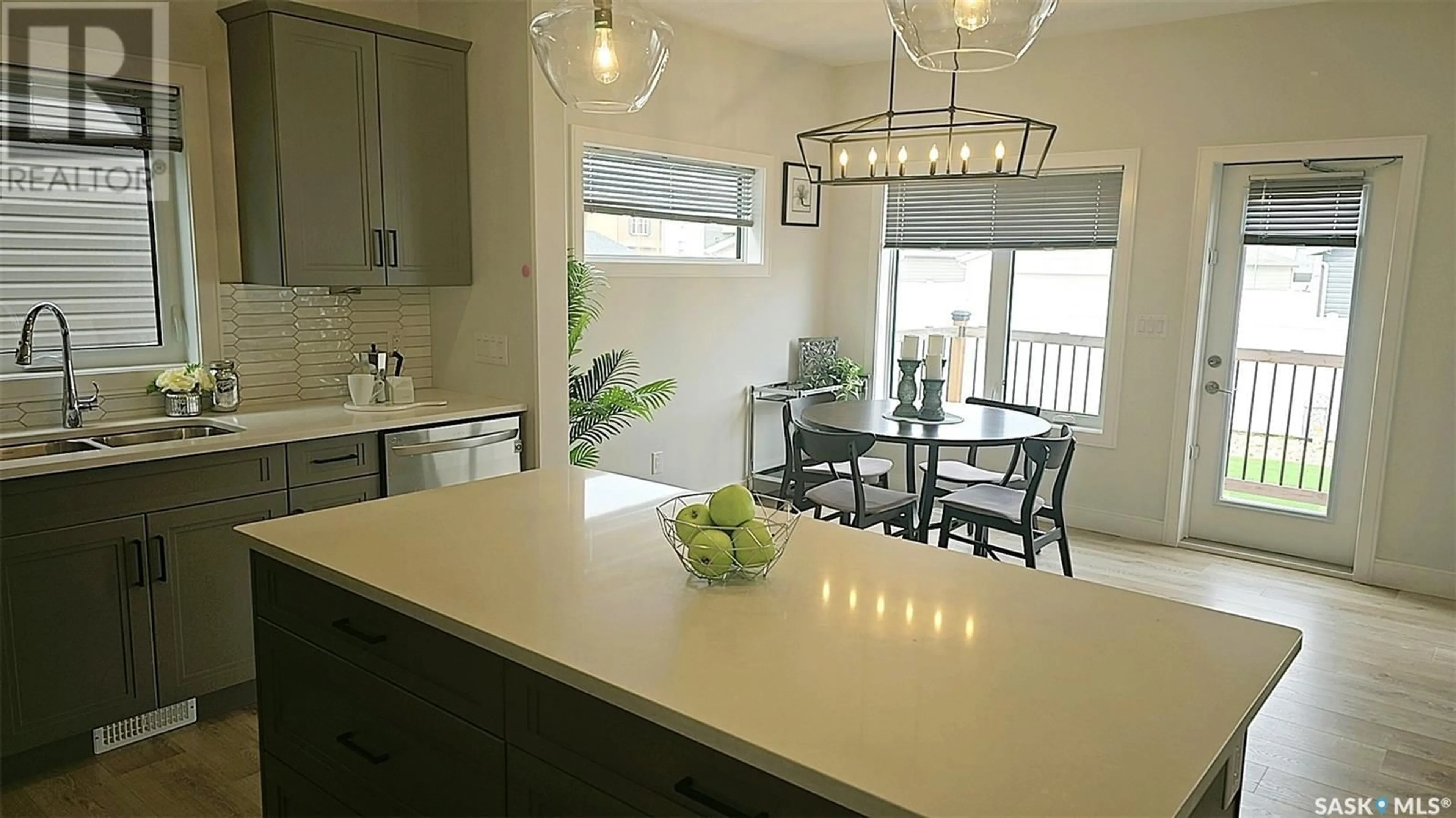 Open concept kitchen, unknown for 566 MCFAULL CRESCENT, Saskatoon Saskatchewan S7K8B3