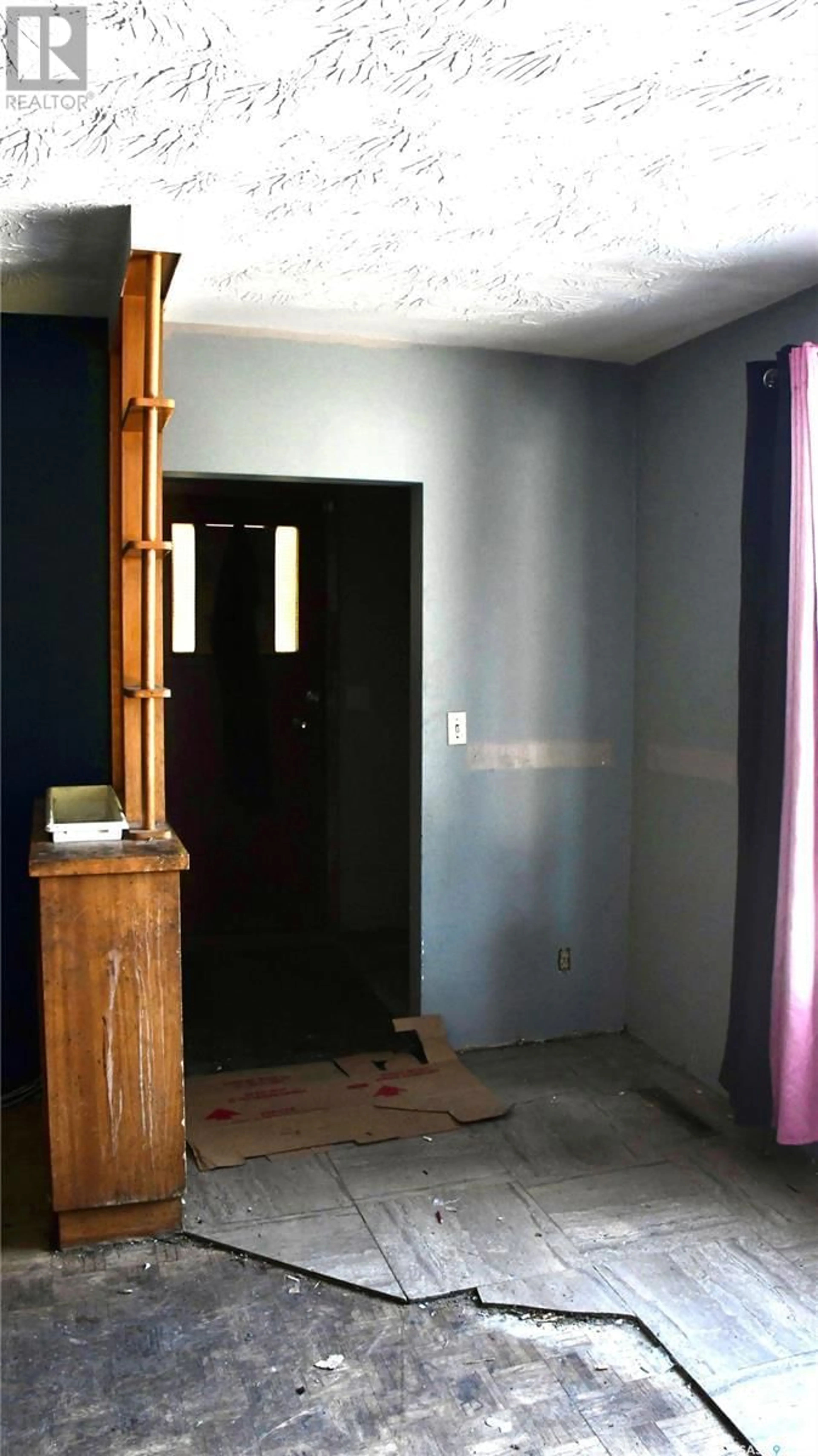 A pic of a room for 321 Y AVENUE, Saskatoon Saskatchewan S7M3J6
