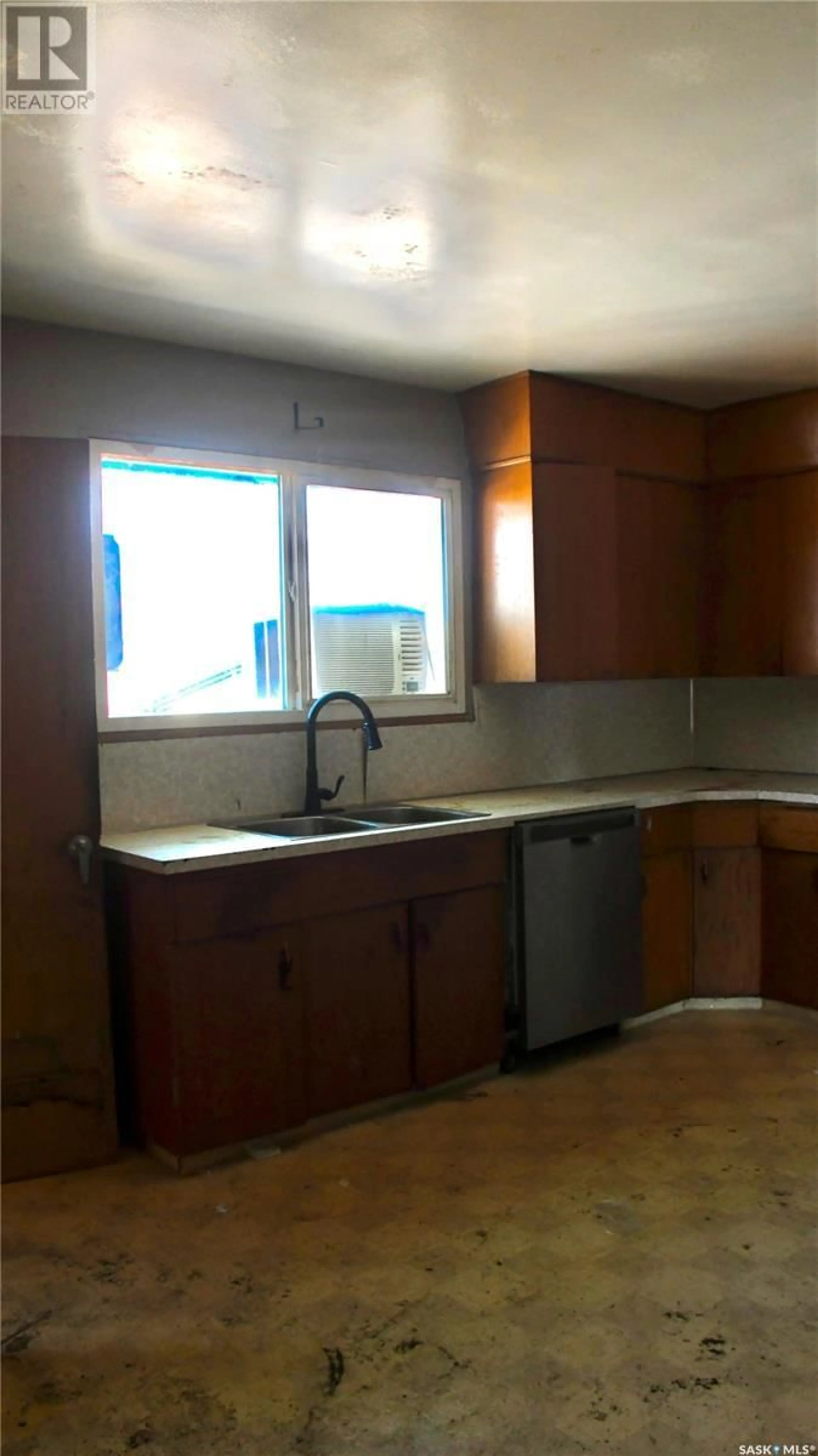 Standard kitchen, unknown for 321 Y AVENUE, Saskatoon Saskatchewan S7M3J6