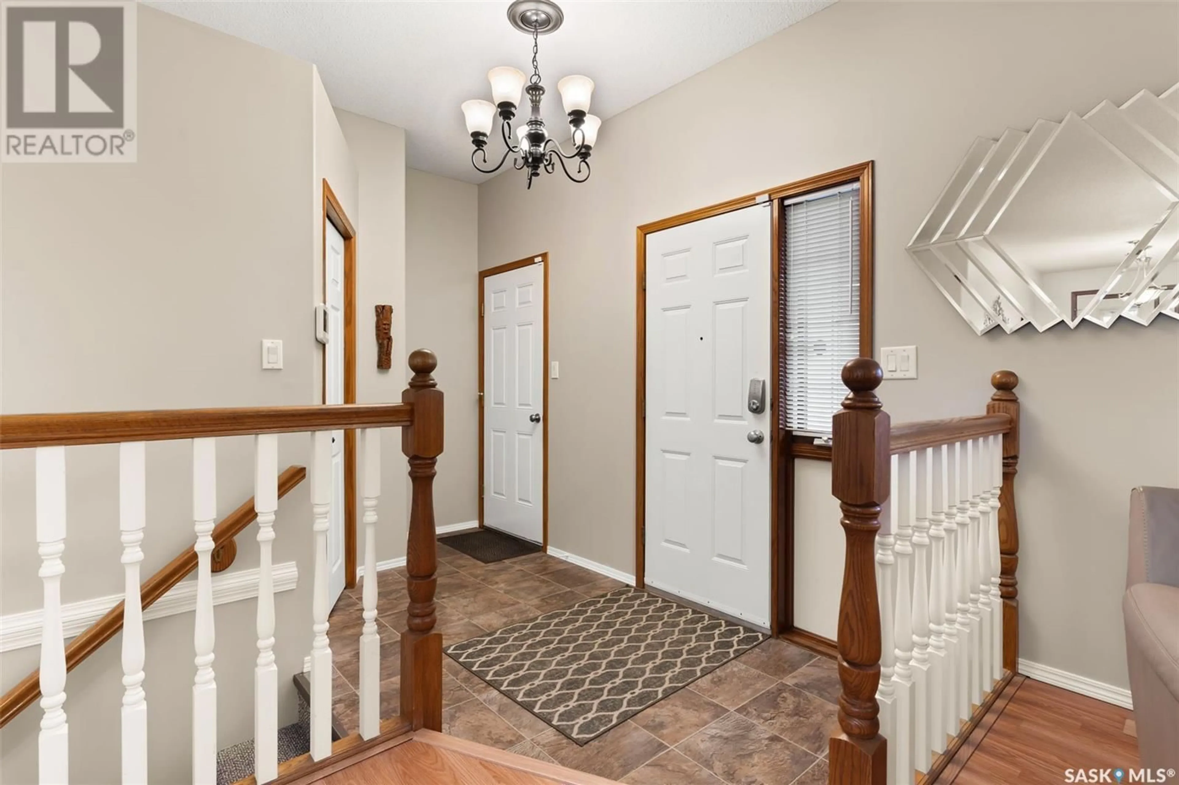 Indoor entryway for 6218 BRUNSKILL PLACE, Regina Saskatchewan S4T7W8