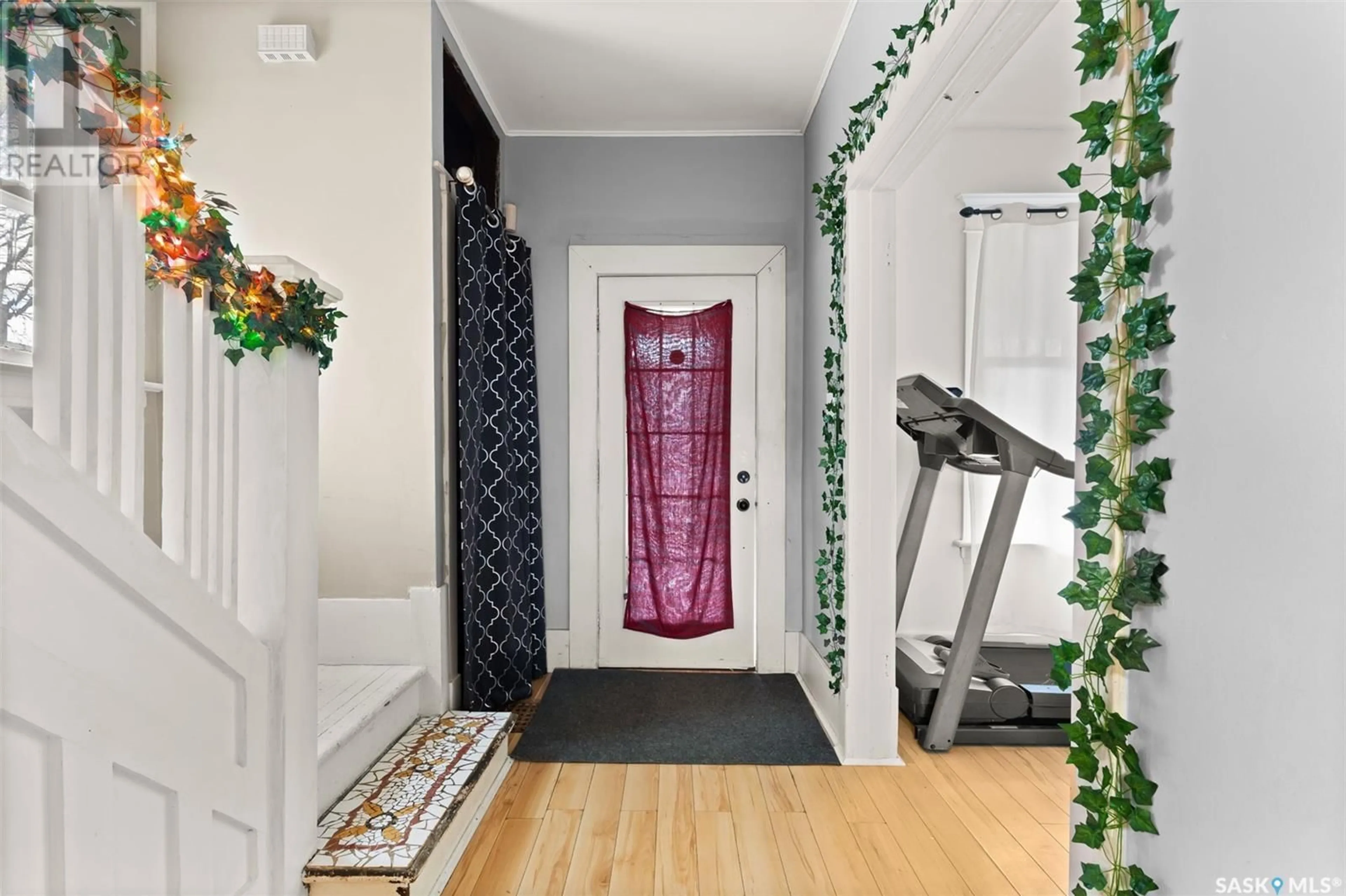 Indoor entryway for 1954 GARNET STREET, Regina Saskatchewan S4T2Z4