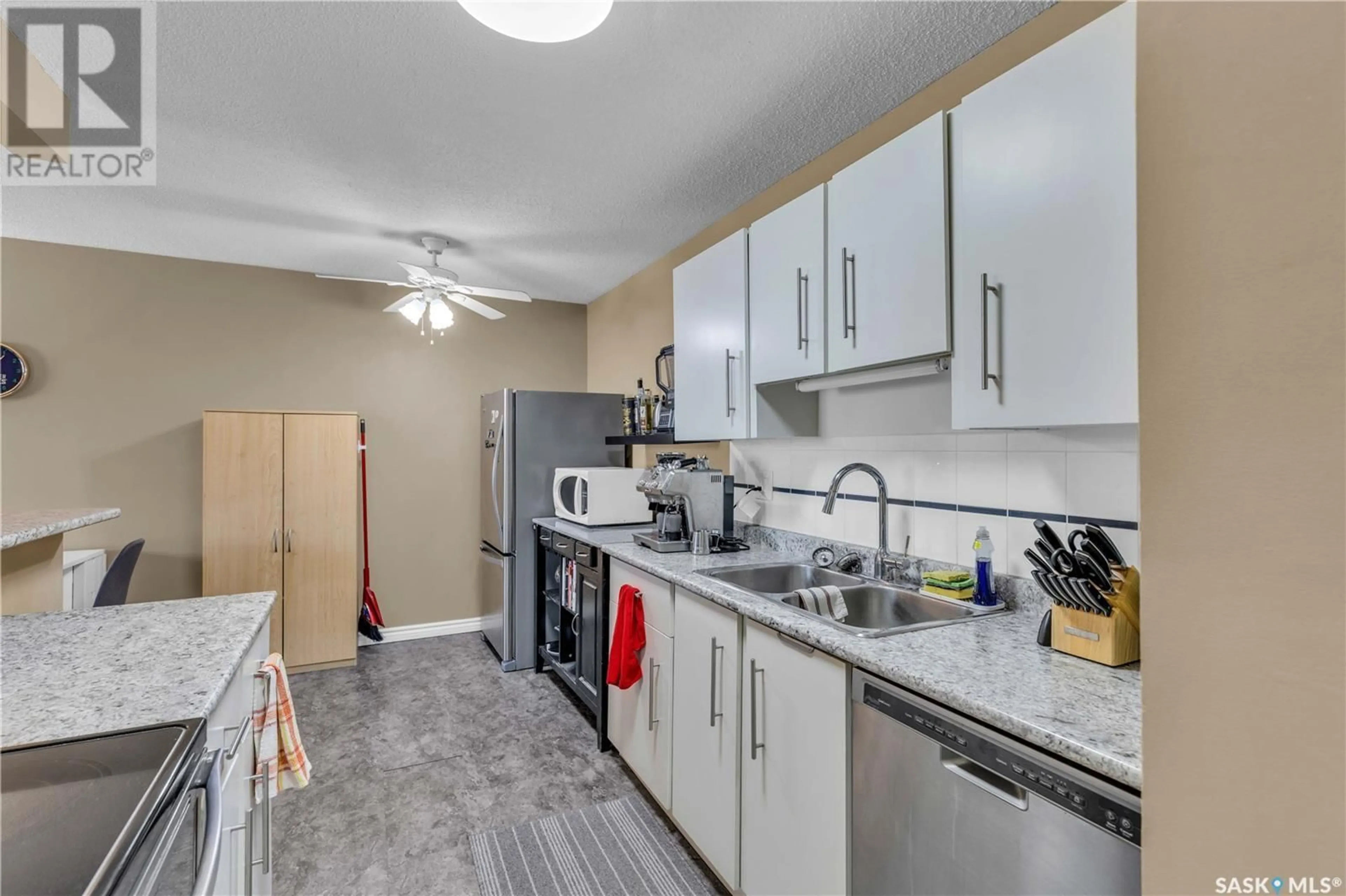Standard kitchen, unknown for 3 - 79 COLUMBIA DRIVE, Saskatoon Saskatchewan S7K1E3