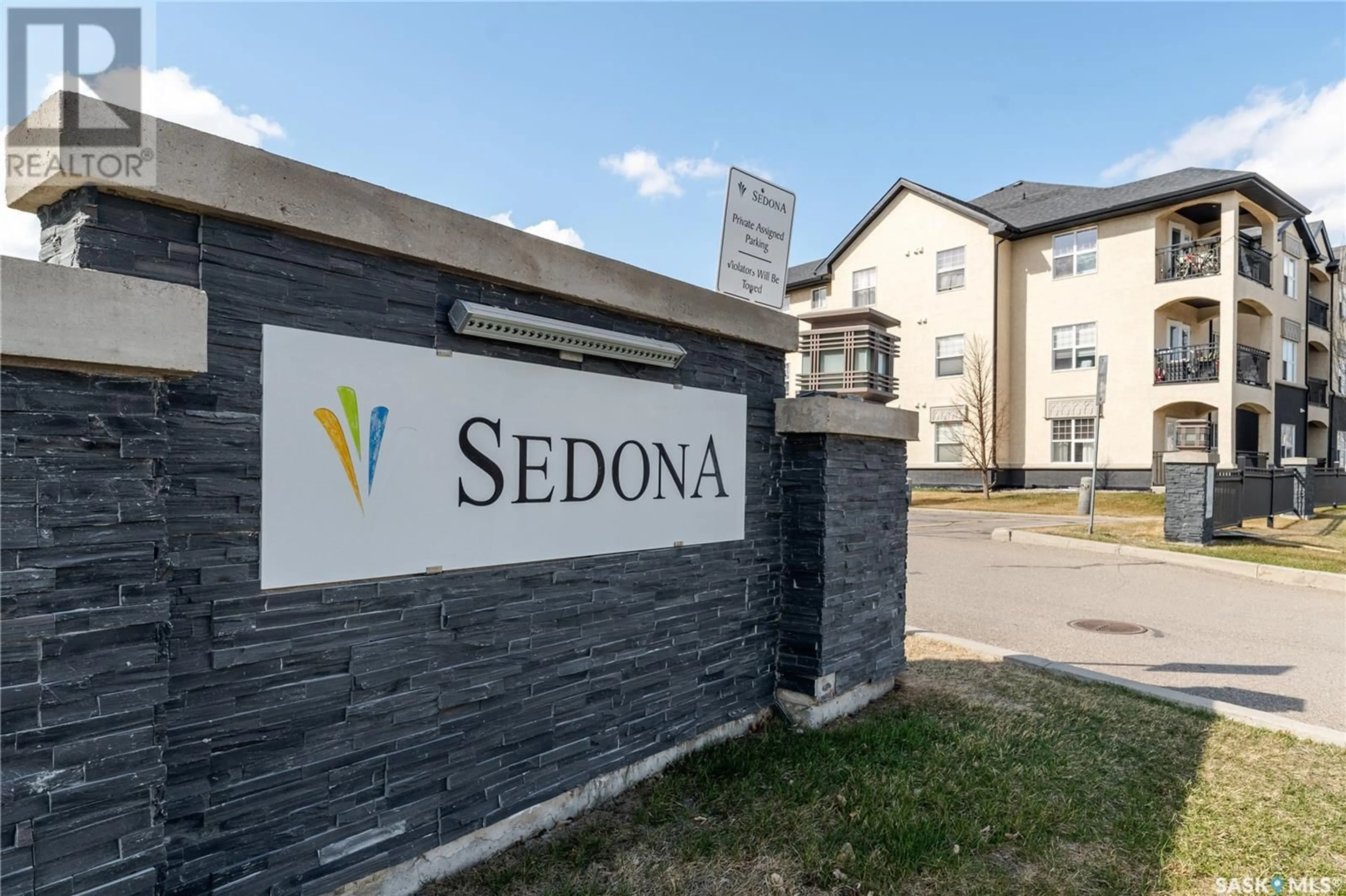 Indoor foyer for 108 - 1510 NEVILLE DRIVE, Regina Saskatchewan S4Z0A3