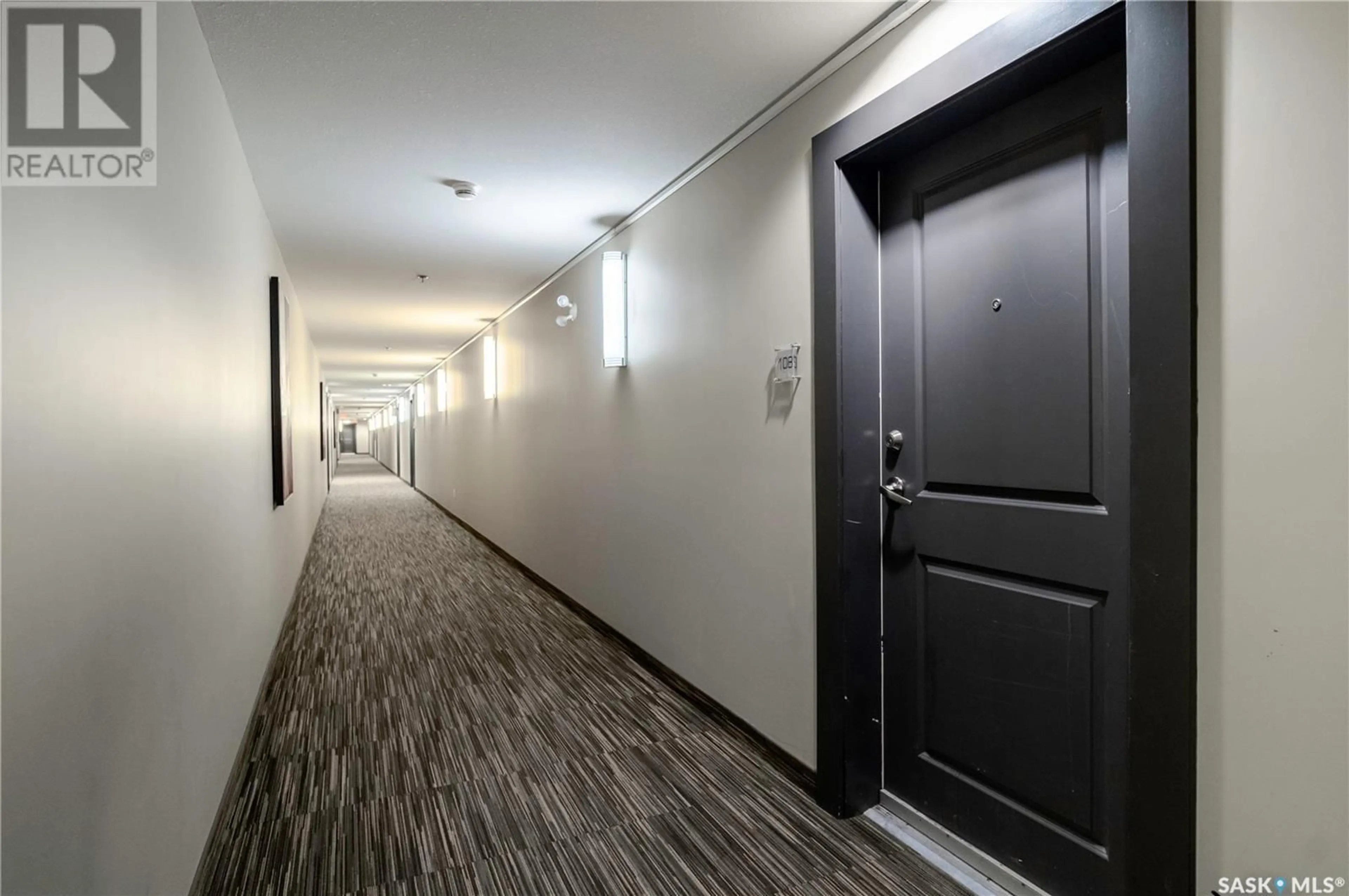 Indoor foyer for 108 - 1510 NEVILLE DRIVE, Regina Saskatchewan S4Z0A3