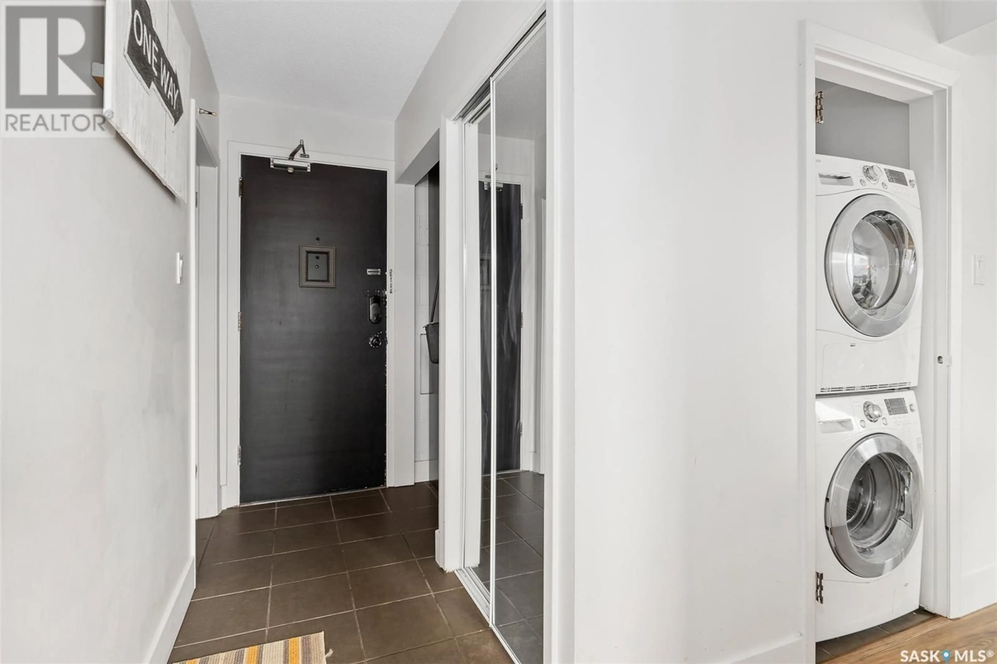 Indoor entryway for N - 205 415 3RD AVENUE, Saskatoon Saskatchewan S7J2J2
