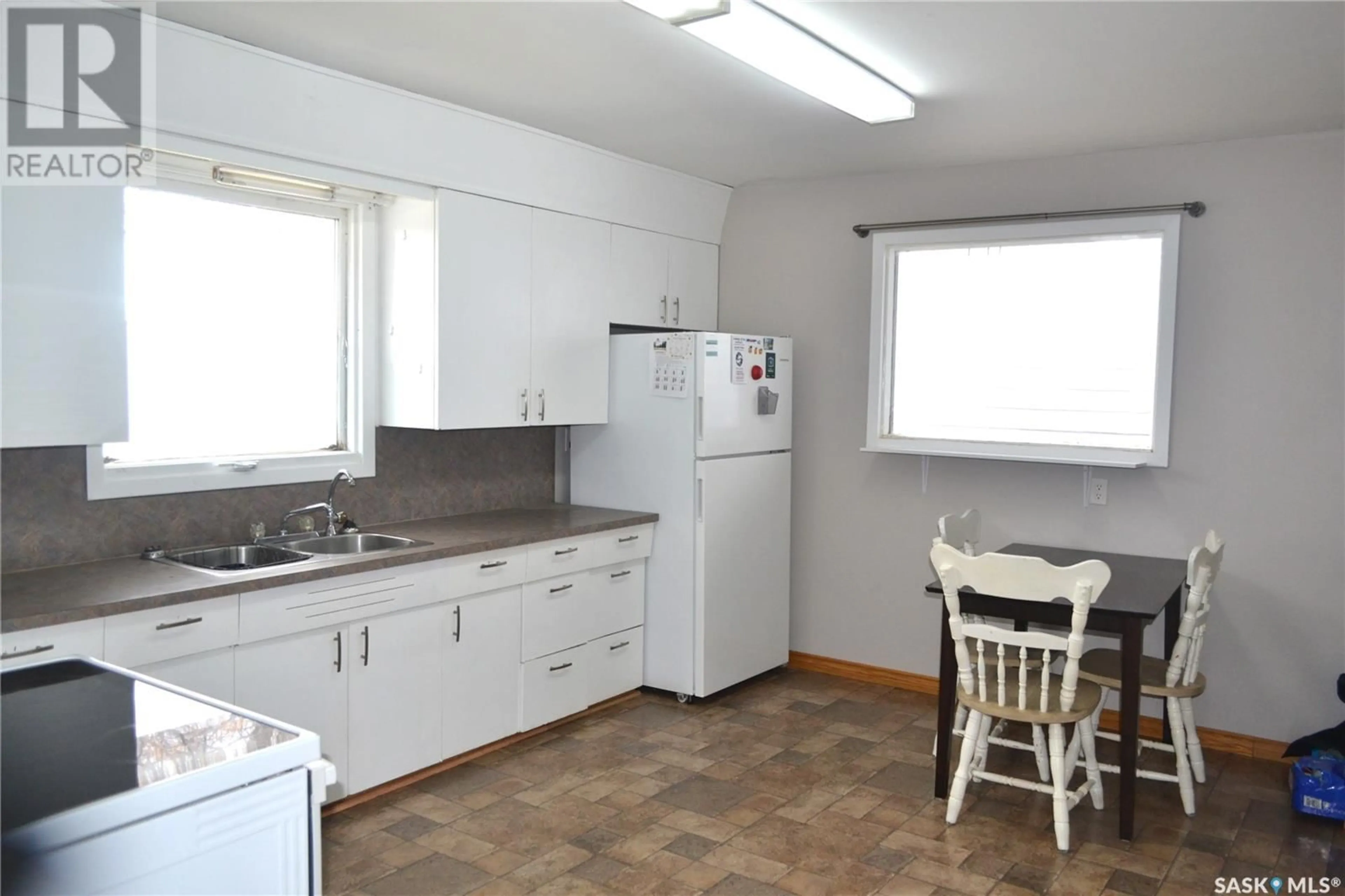 Standard kitchen, unknown for 318 1ST STREET, Langham Saskatchewan S0K2L0
