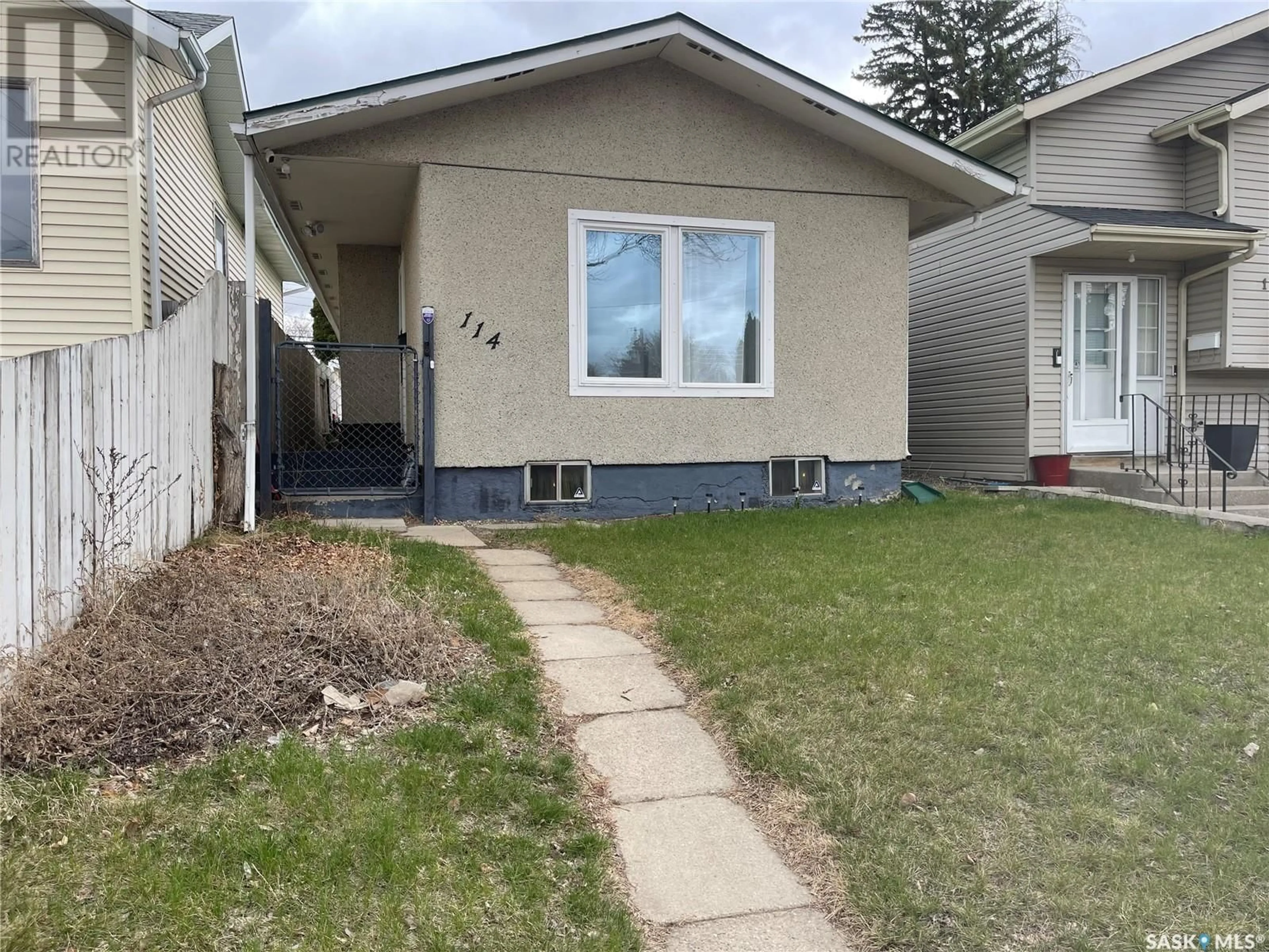 Home with vinyl exterior material, street for 114 Q AVENUE, Saskatoon Saskatchewan S7M2Y1