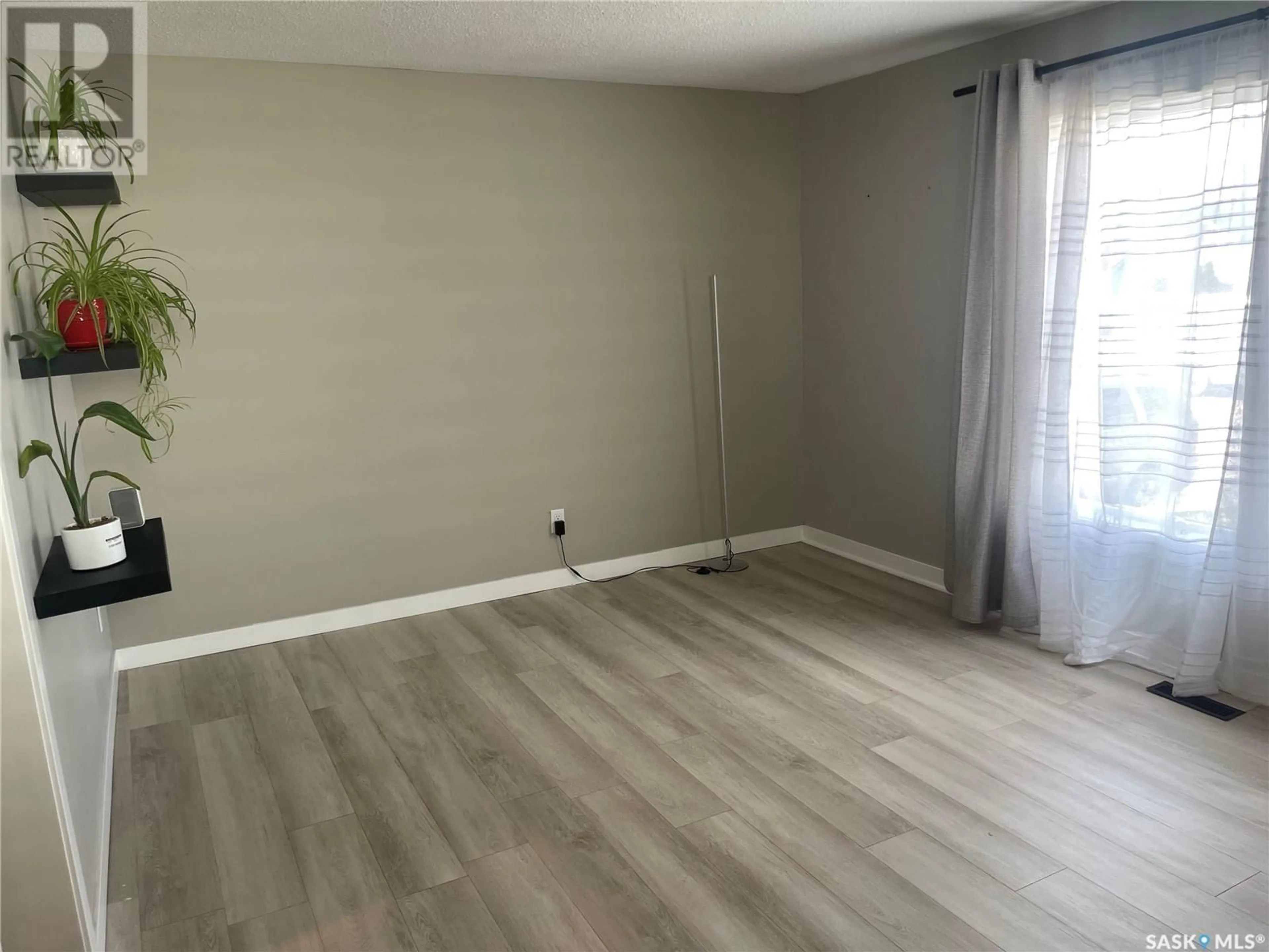 A pic of a room for 114 Q AVENUE, Saskatoon Saskatchewan S7M2Y1
