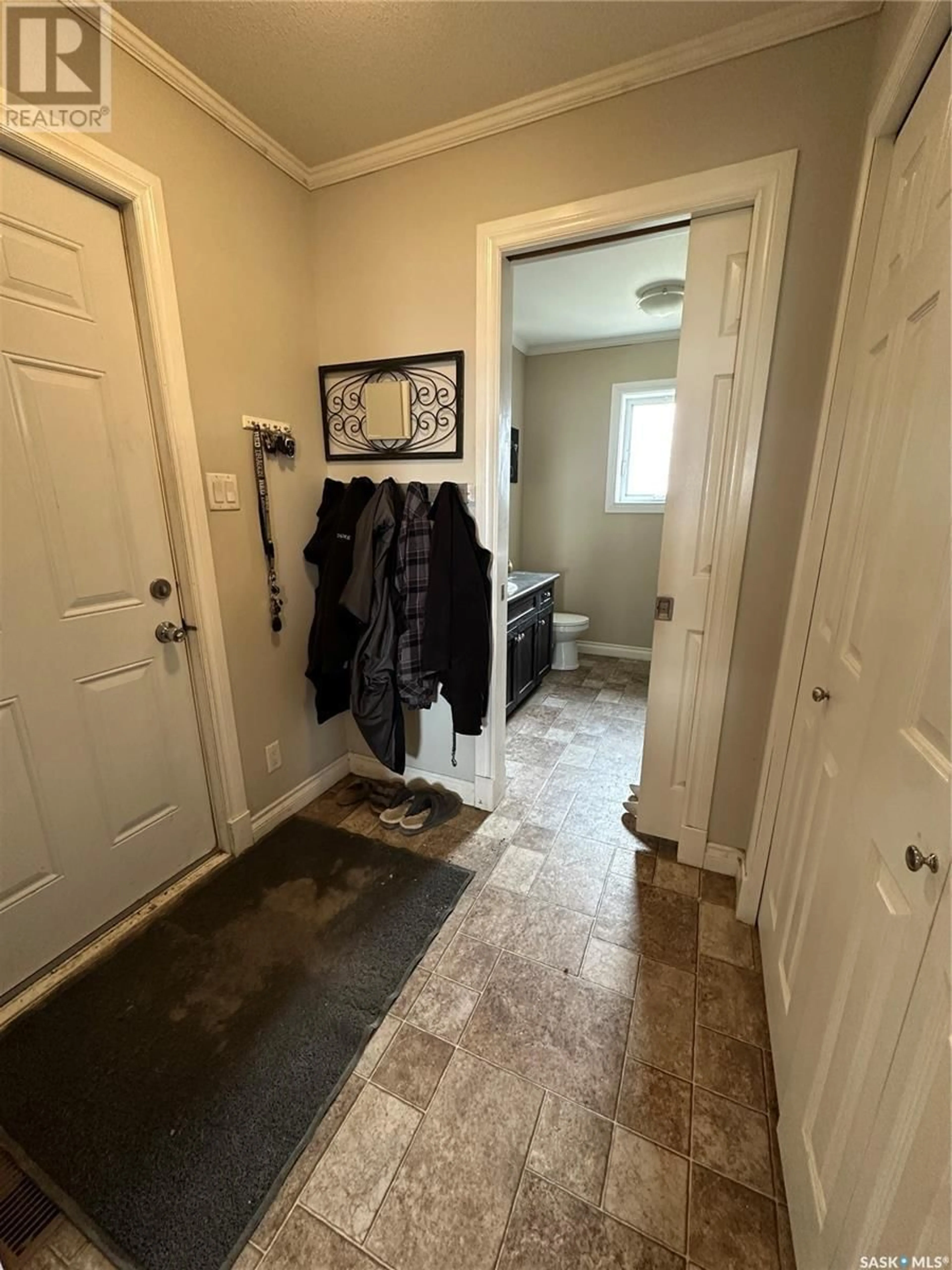 Indoor entryway for FRANCIS ACREAGE, Francis Rm No. 127 Saskatchewan S0G1V0