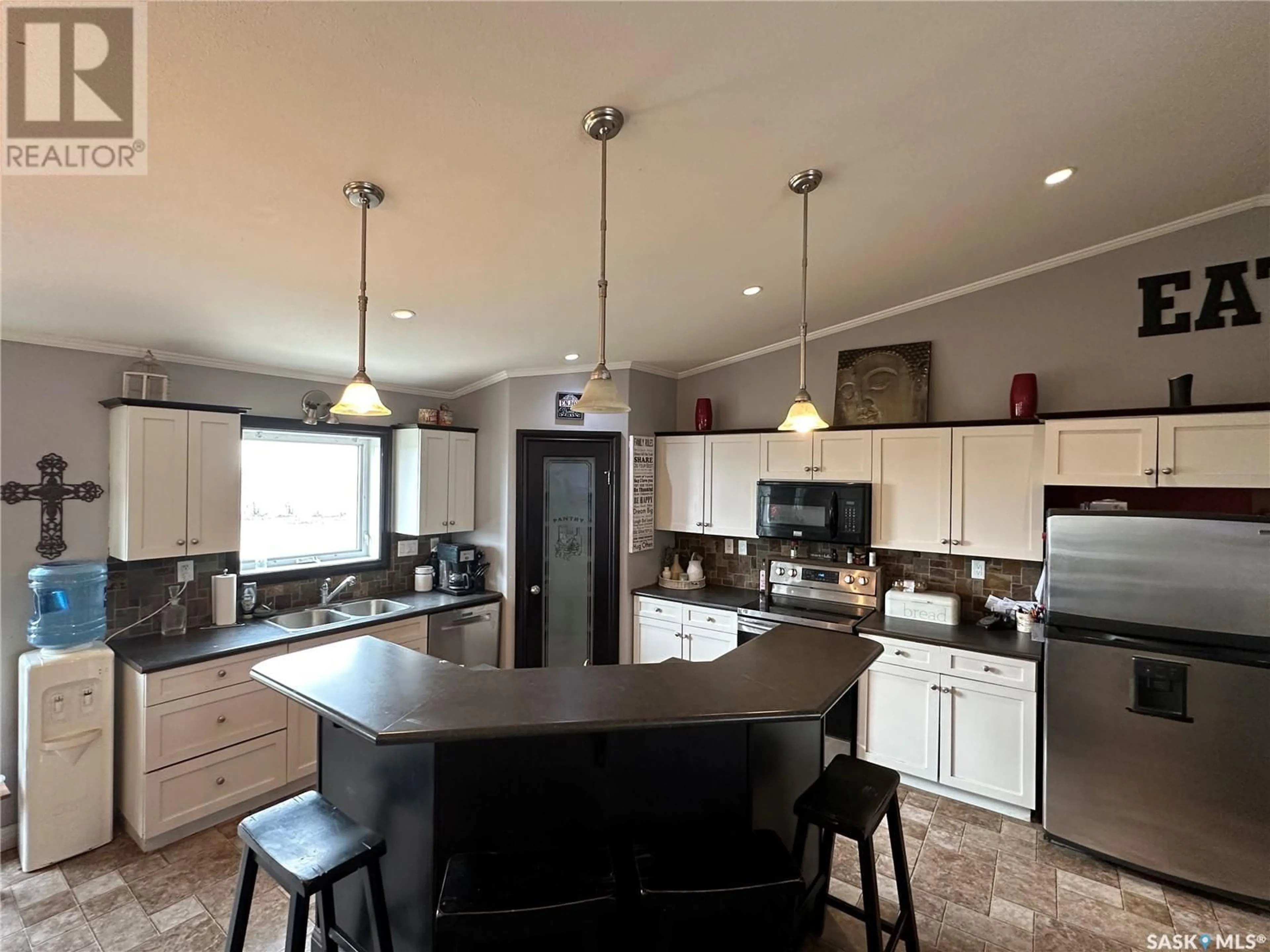 Open concept kitchen, unknown for FRANCIS ACREAGE, Francis Rm No. 127 Saskatchewan S0G1V0