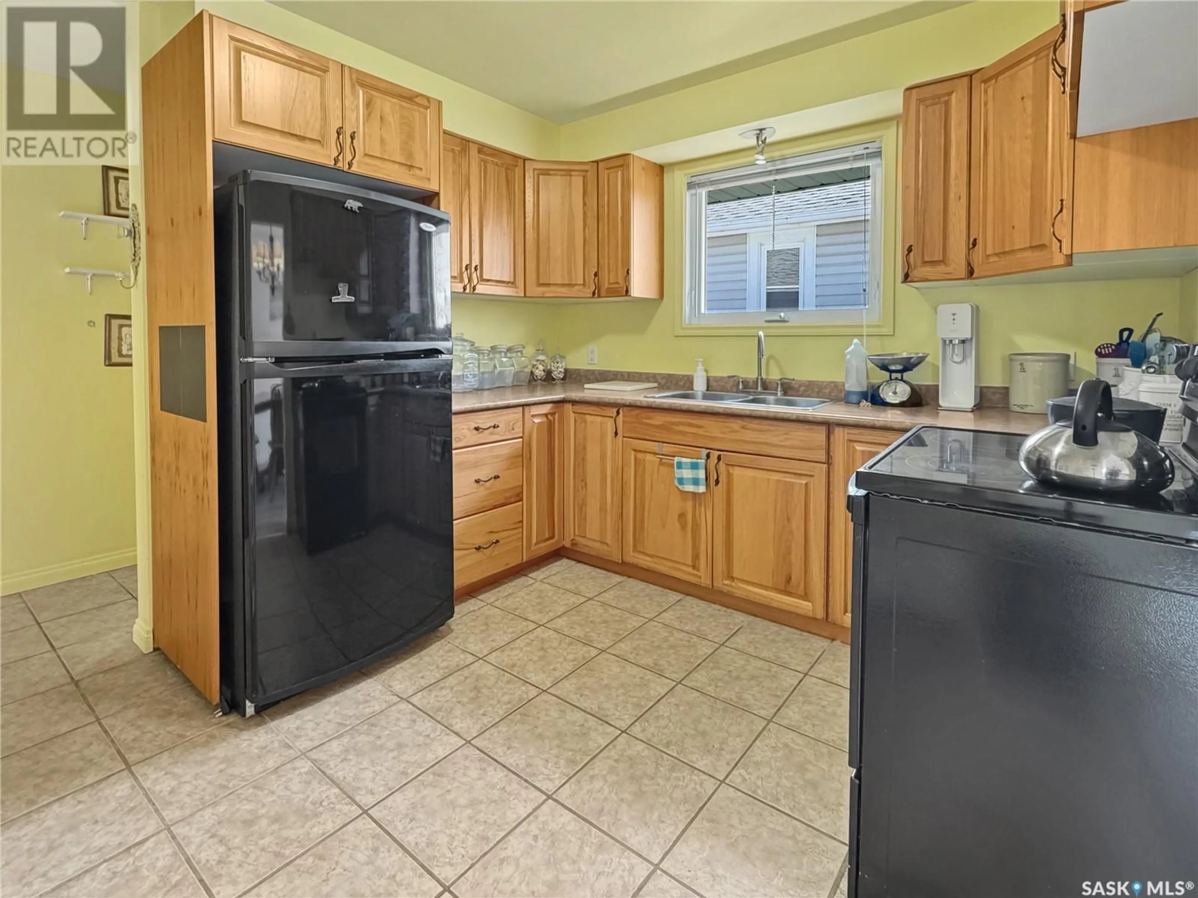 Standard kitchen, ceramic/tile floor for 891 111TH STREET, North Battleford Saskatchewan S9A2J9