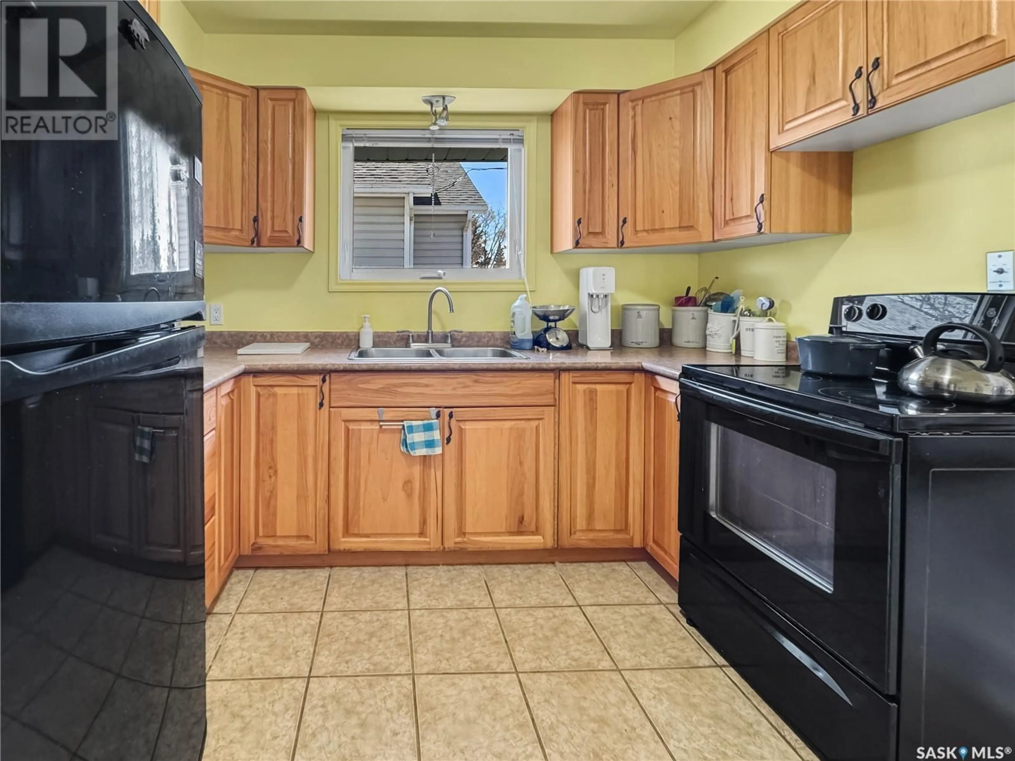 Standard kitchen, ceramic/tile floor for 891 111TH STREET, North Battleford Saskatchewan S9A2J9