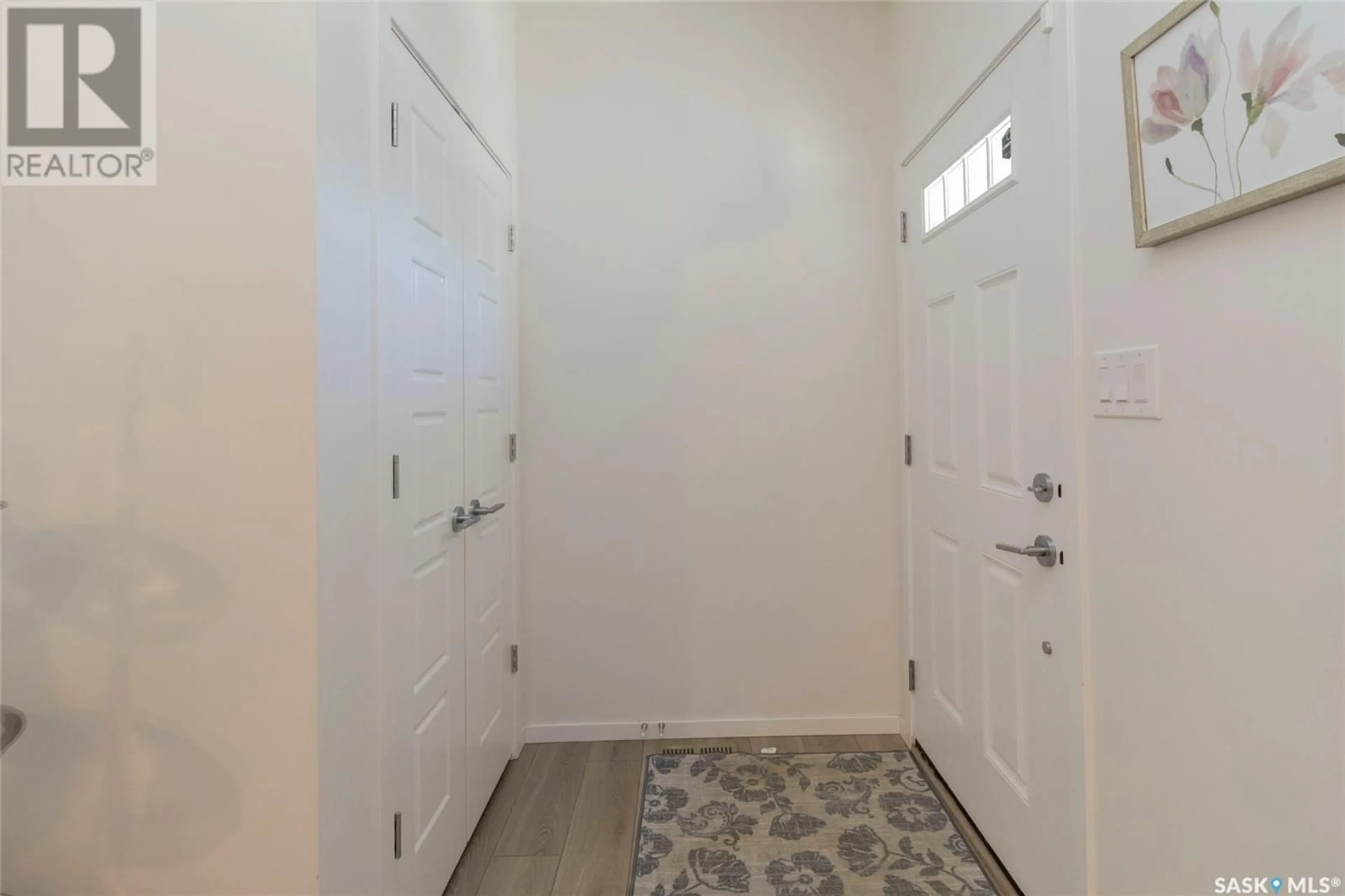 Indoor entryway for 422 MCFAULL CRESCENT, Saskatoon Saskatchewan S7V0T2
