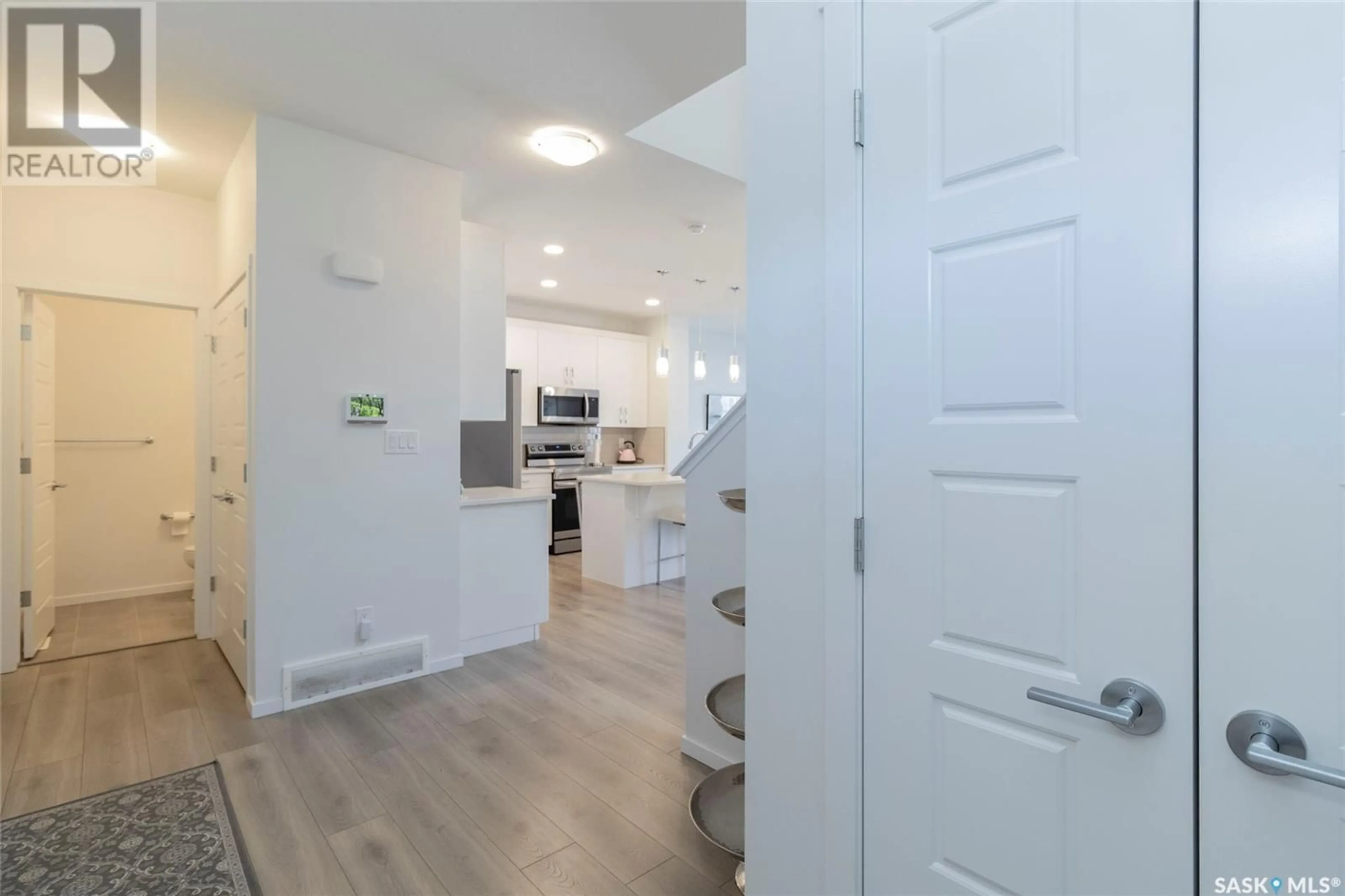 Indoor entryway for 422 MCFAULL CRESCENT, Saskatoon Saskatchewan S7V0T2