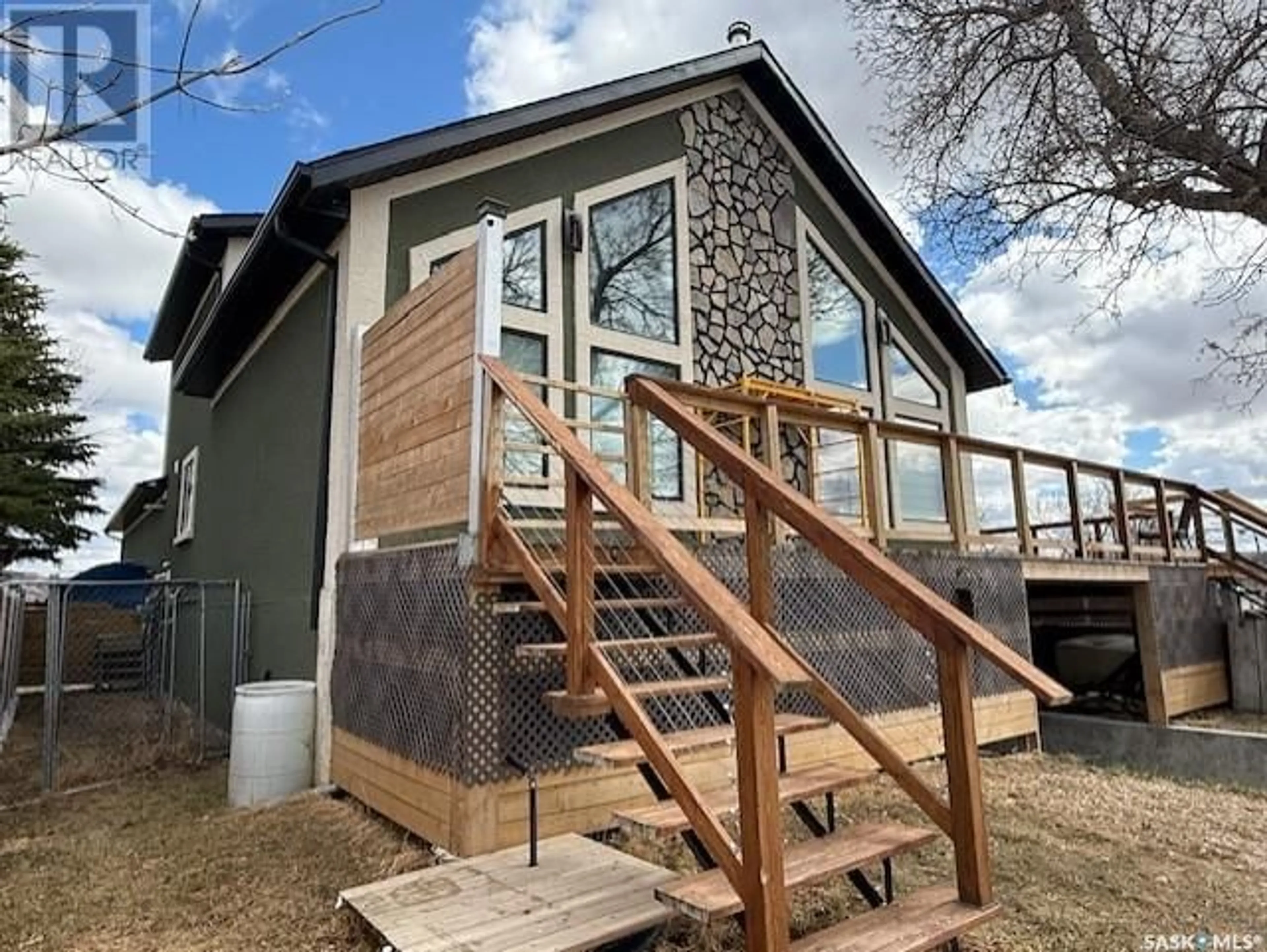 Home with vinyl exterior material, building for 152 CRIDDLE AVENUE, Crooked Lake Saskatchewan S0G5L0