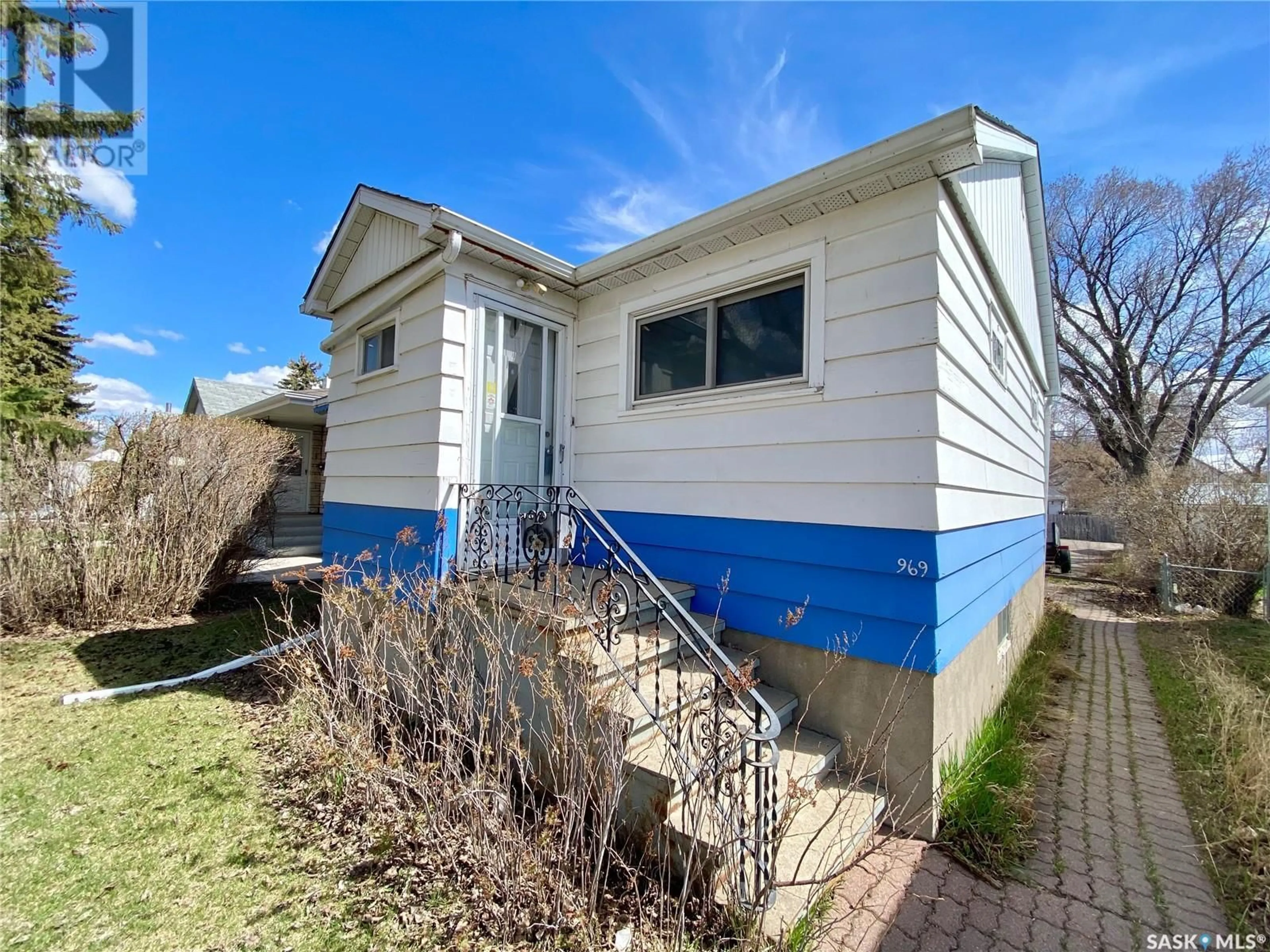Home with vinyl exterior material, street for 969 ELPHINSTONE STREET, Regina Saskatchewan S4T3L7