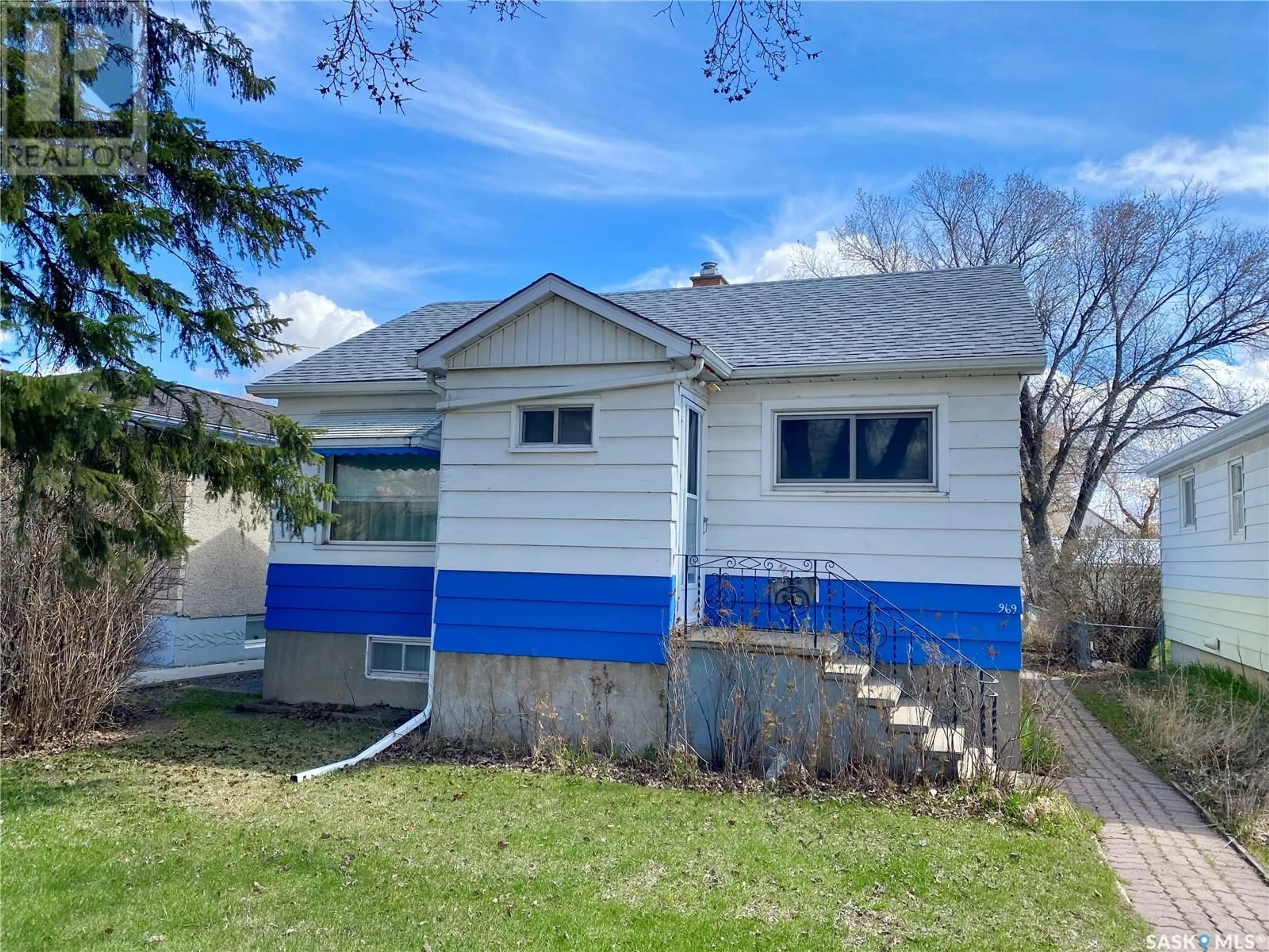 Home with vinyl exterior material, street for 969 ELPHINSTONE STREET, Regina Saskatchewan S4T3L7