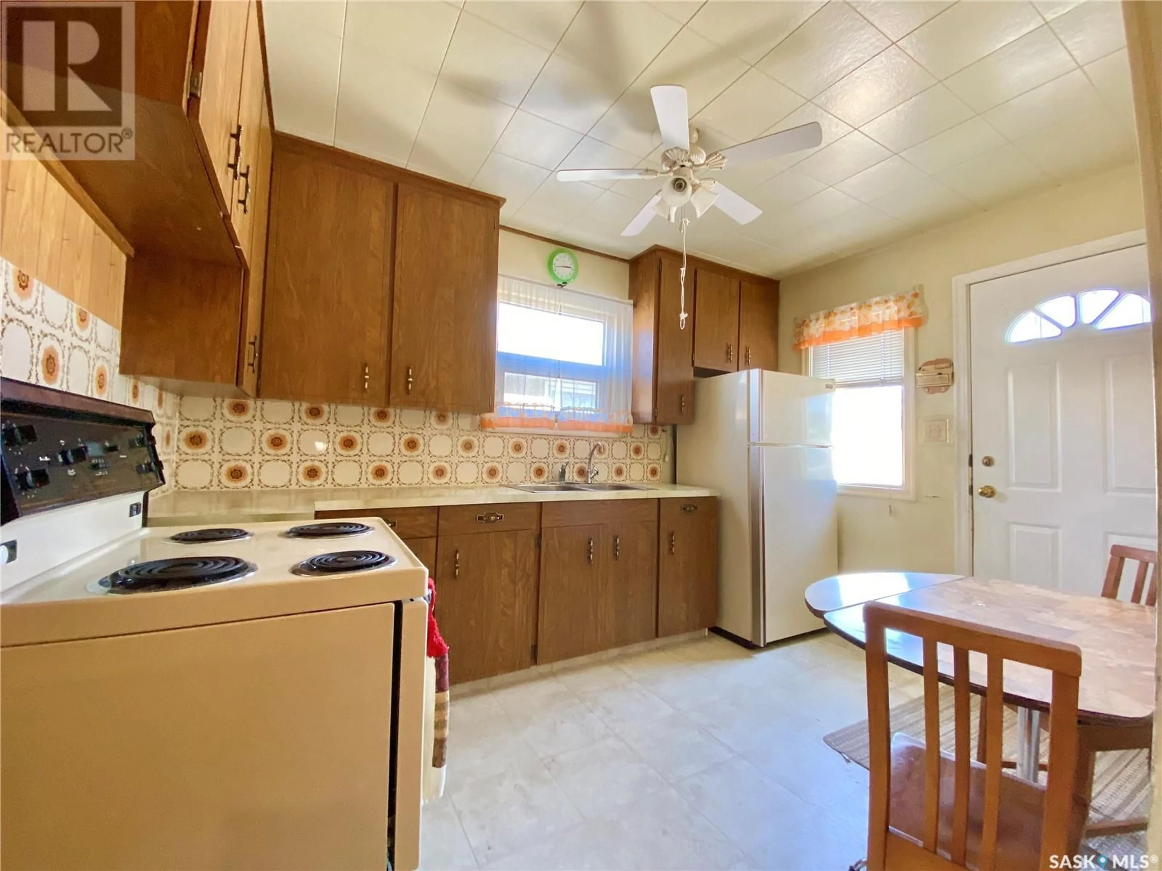 Standard kitchen, unknown for 969 ELPHINSTONE STREET, Regina Saskatchewan S4T3L7