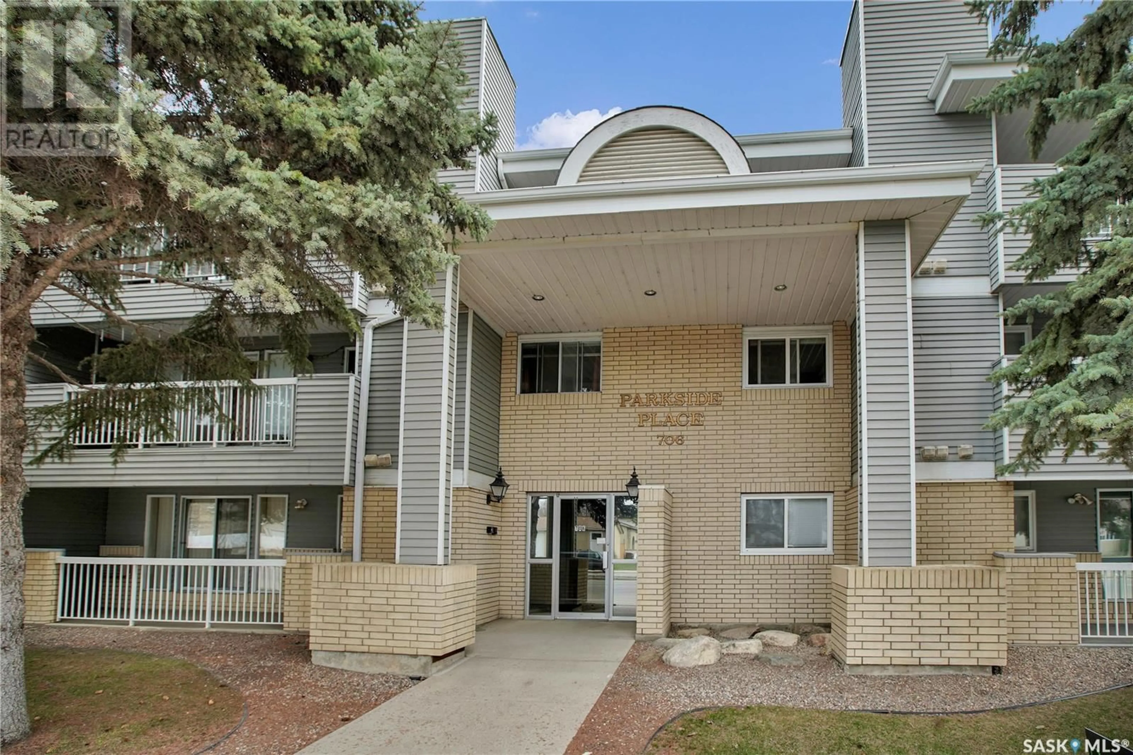 Indoor foyer for 706 - 107 CONFEDERATION DRIVE, Saskatoon Saskatchewan S7L5R7