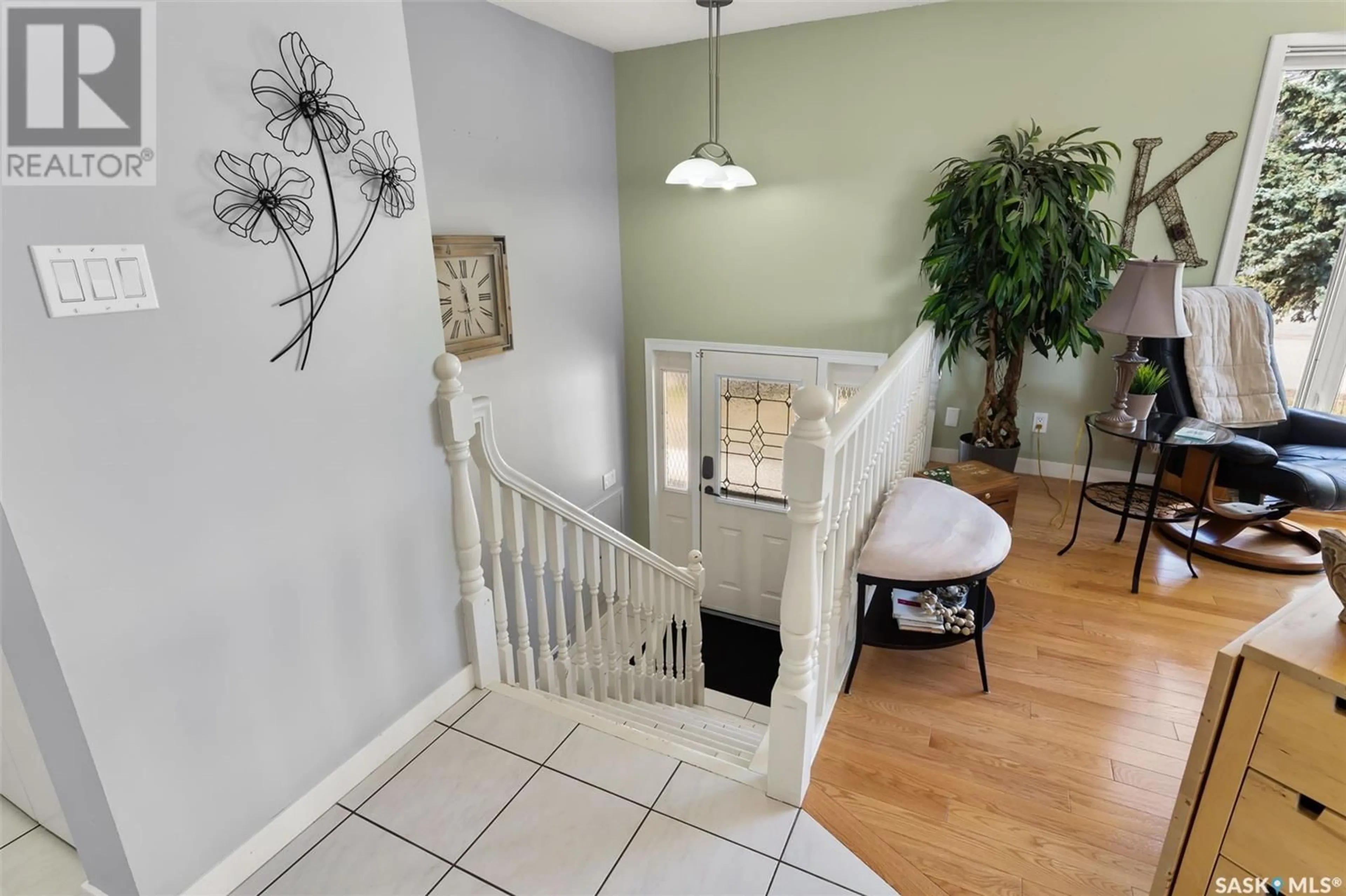 Indoor entryway for 163 3RD STREET, Pilot Butte Saskatchewan S0G3Z0