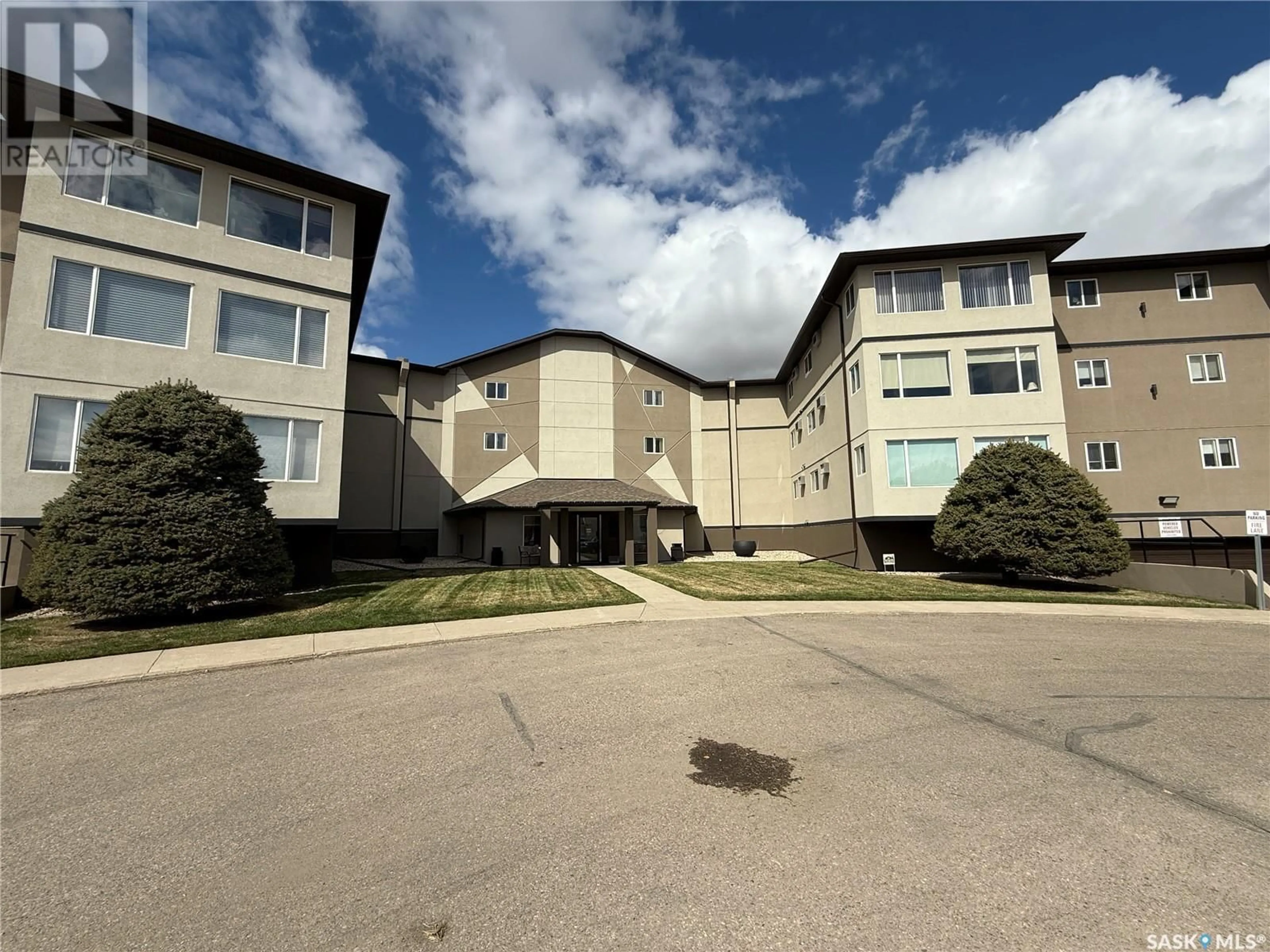 A pic from outside/outdoor area/front of a property/back of a property/a pic from drone, building for 104 115 KEEVIL CRESCENT, Saskatoon Saskatchewan S7N4P2