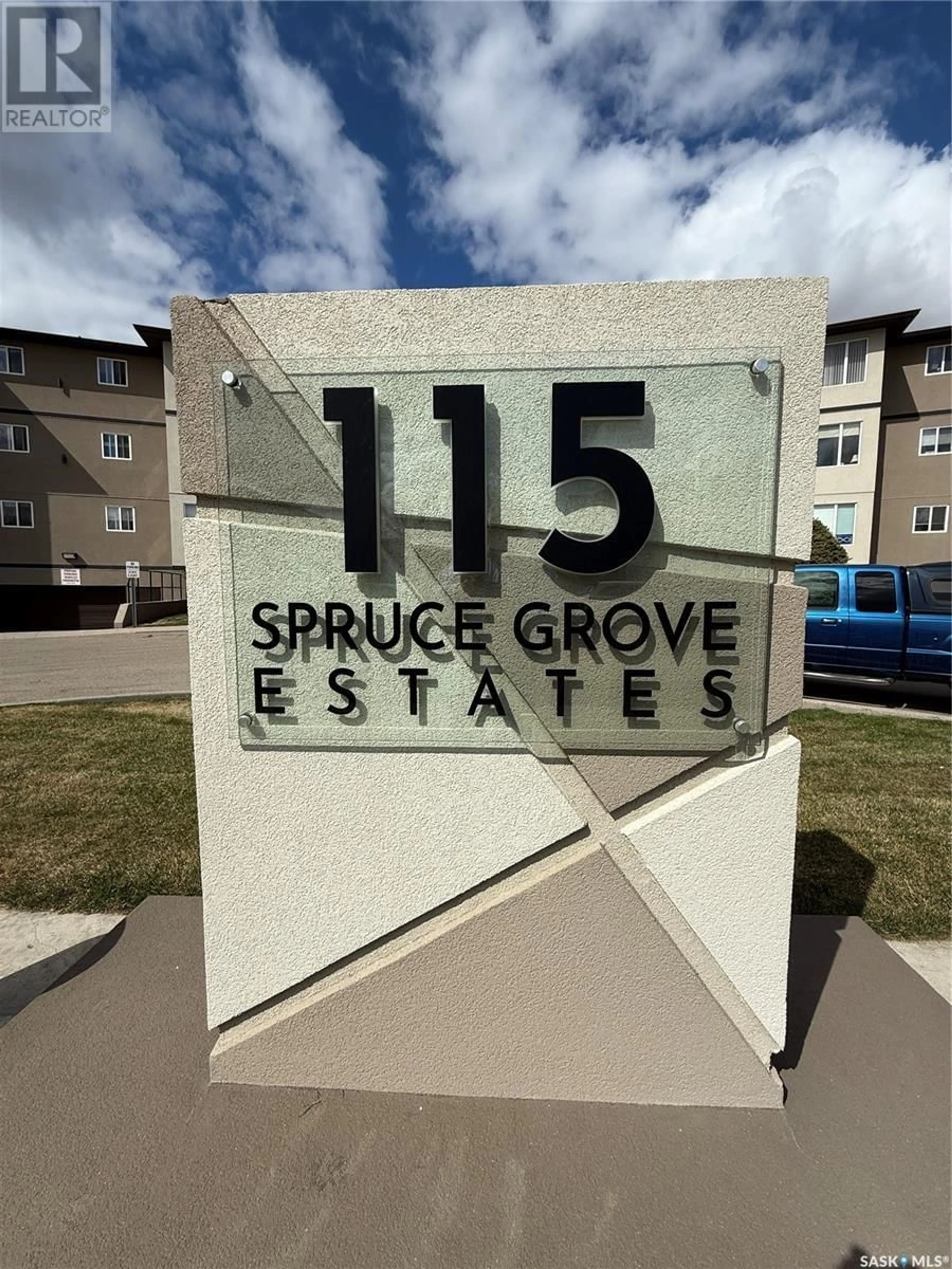 A pic from outside/outdoor area/front of a property/back of a property/a pic from drone, street for 104 115 KEEVIL CRESCENT, Saskatoon Saskatchewan S7N4P2