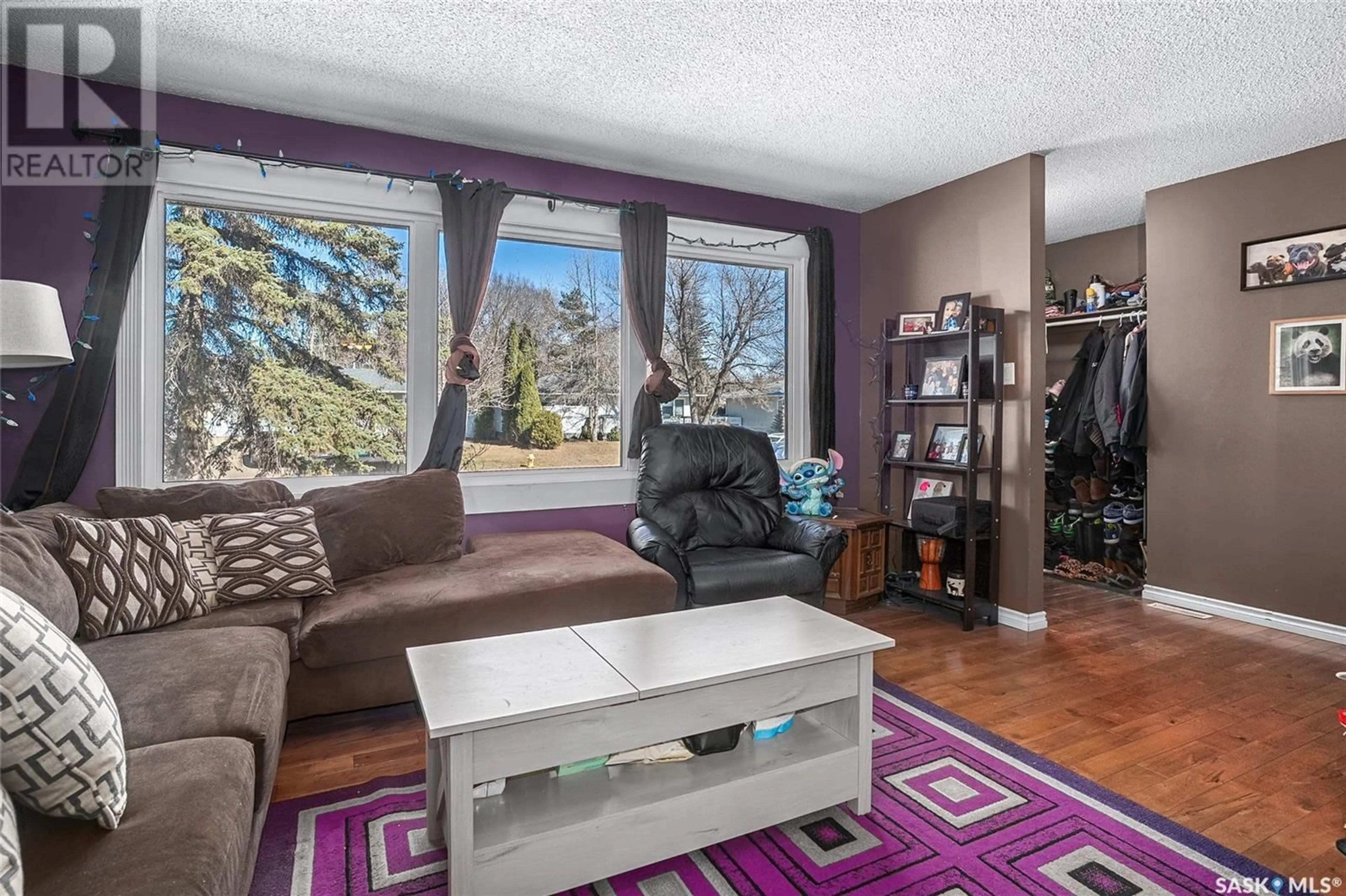 Living room with furniture, unknown for 2 YOUNG CRESCENT, Saskatoon Saskatchewan S7J2C4