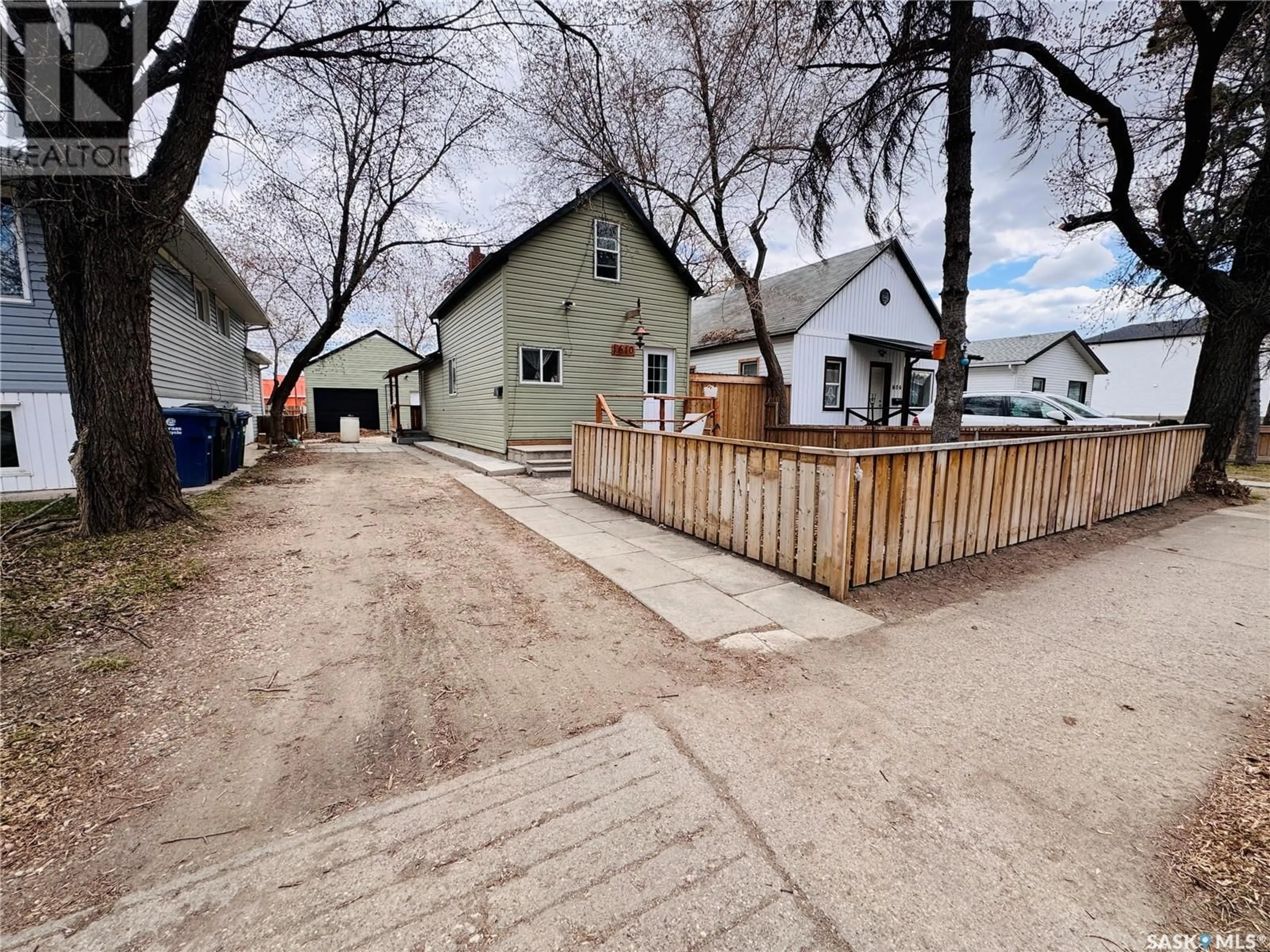 A pic from outside/outdoor area/front of a property/back of a property/a pic from drone, street for 1610 B AVENUE, Saskatoon Saskatchewan S7L1H3