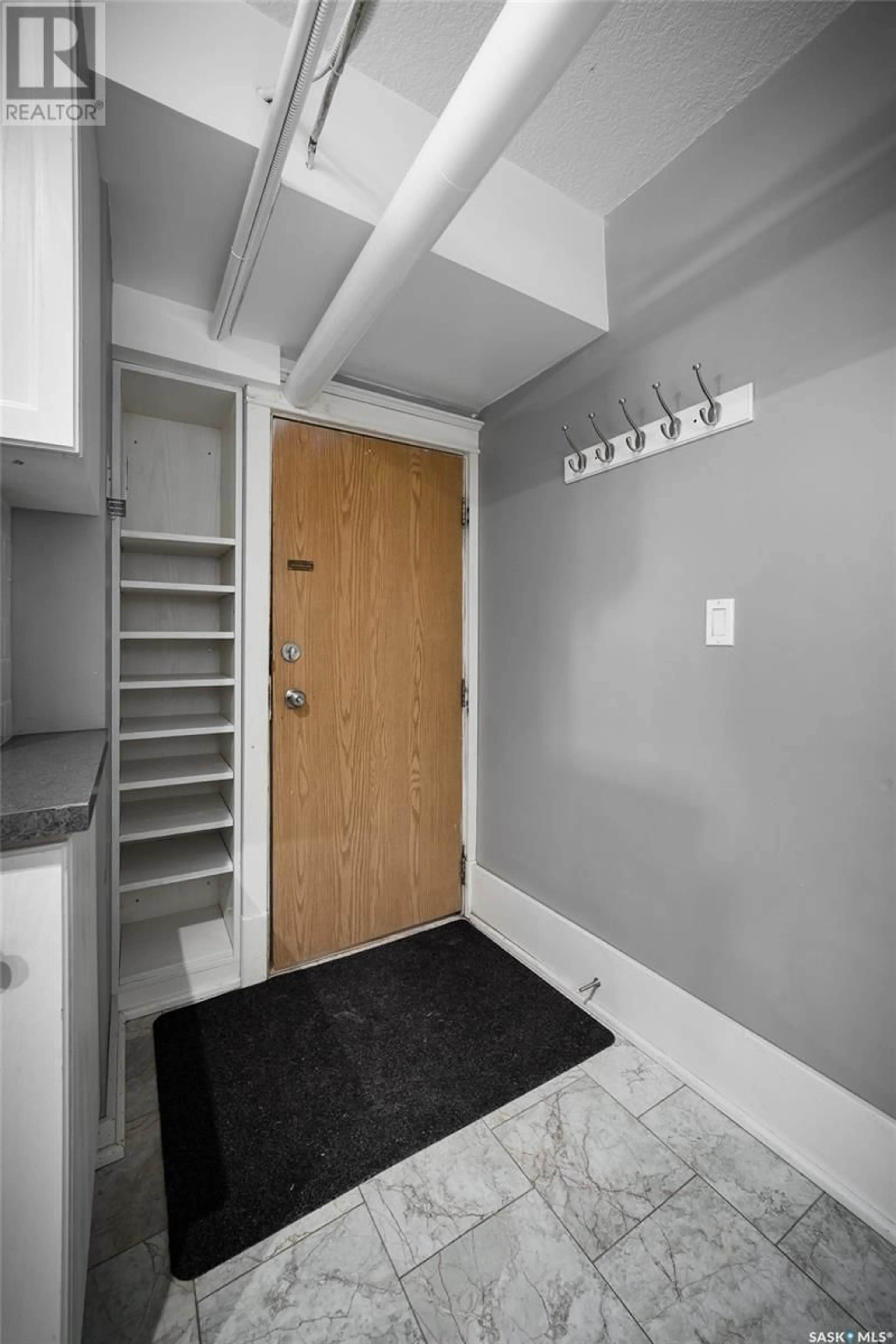 Indoor entryway for 29 2201 14TH AVENUE, Regina Saskatchewan S4P0X9