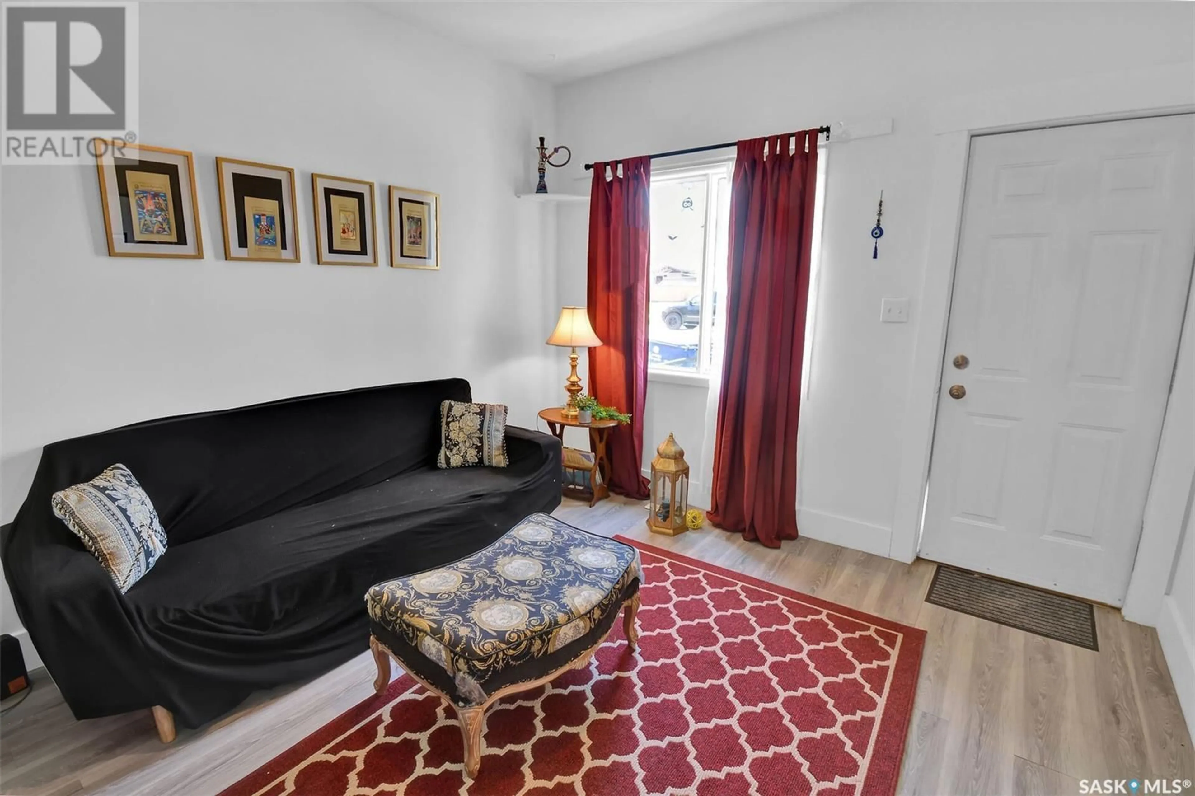 Living room with furniture, unknown for 124 M AVENUE, Saskatoon Saskatchewan S7M2K2