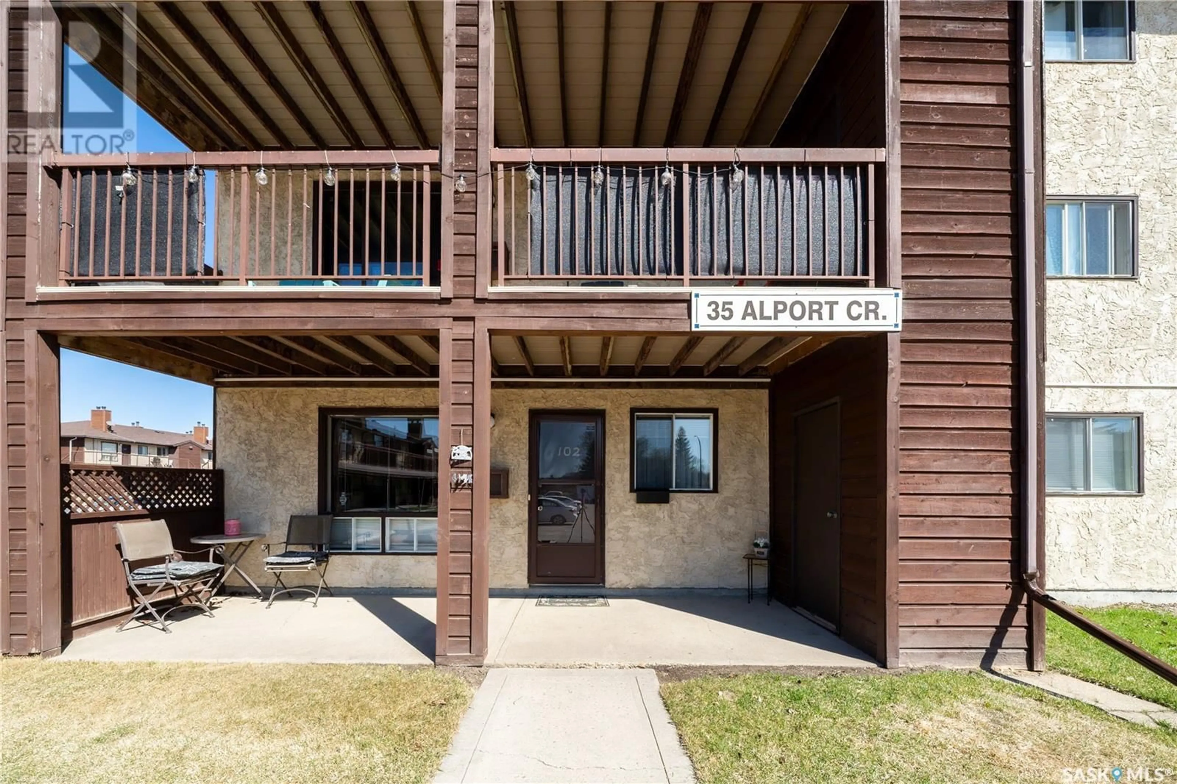 Indoor foyer for 35 - 102 ALPORT CRESCENT, Regina Saskatchewan S4R8C6