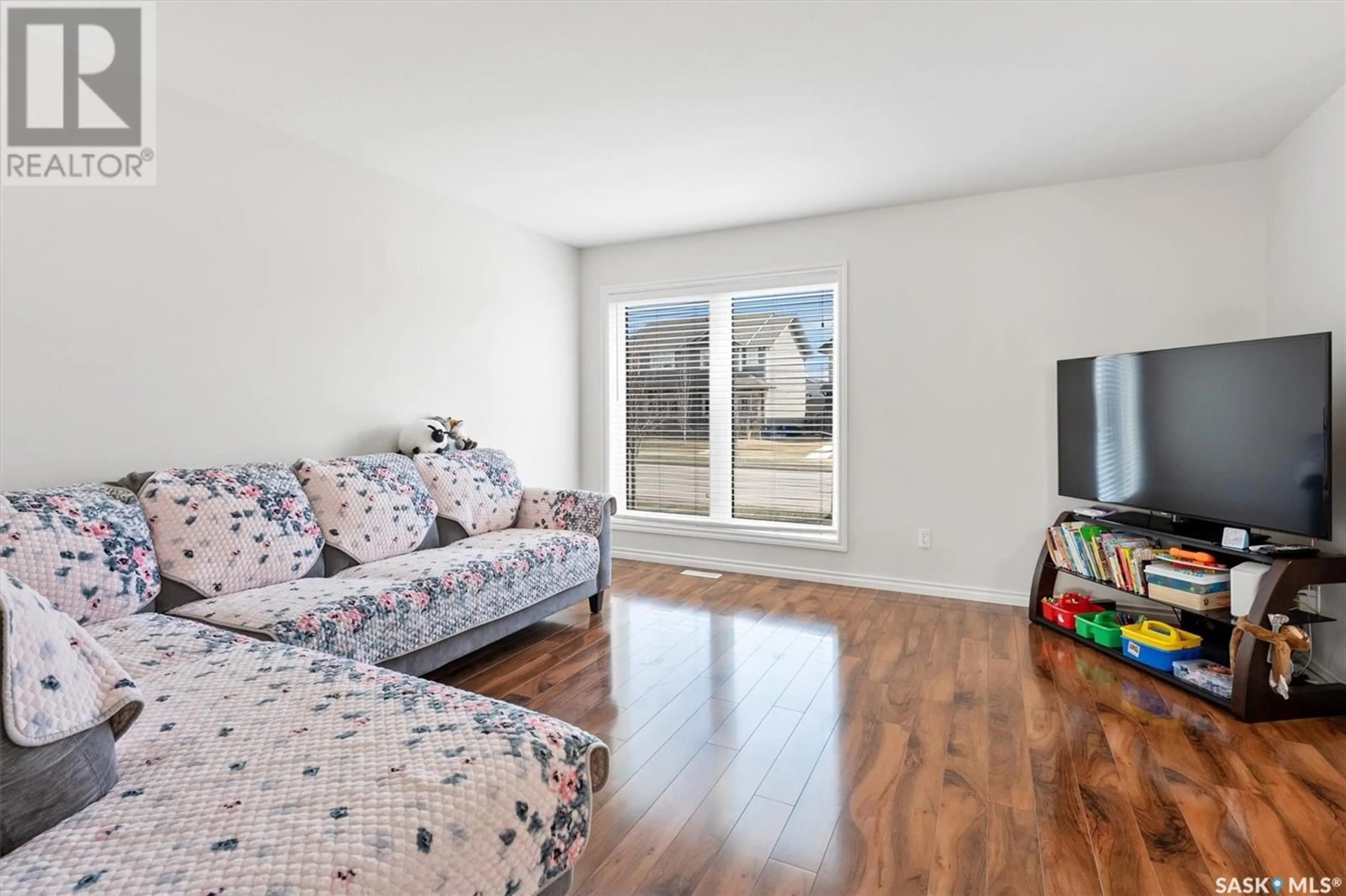 Living room with furniture, wood/laminate floor for 1330 HUNTER ROAD, Saskatoon Saskatchewan S7T0S5