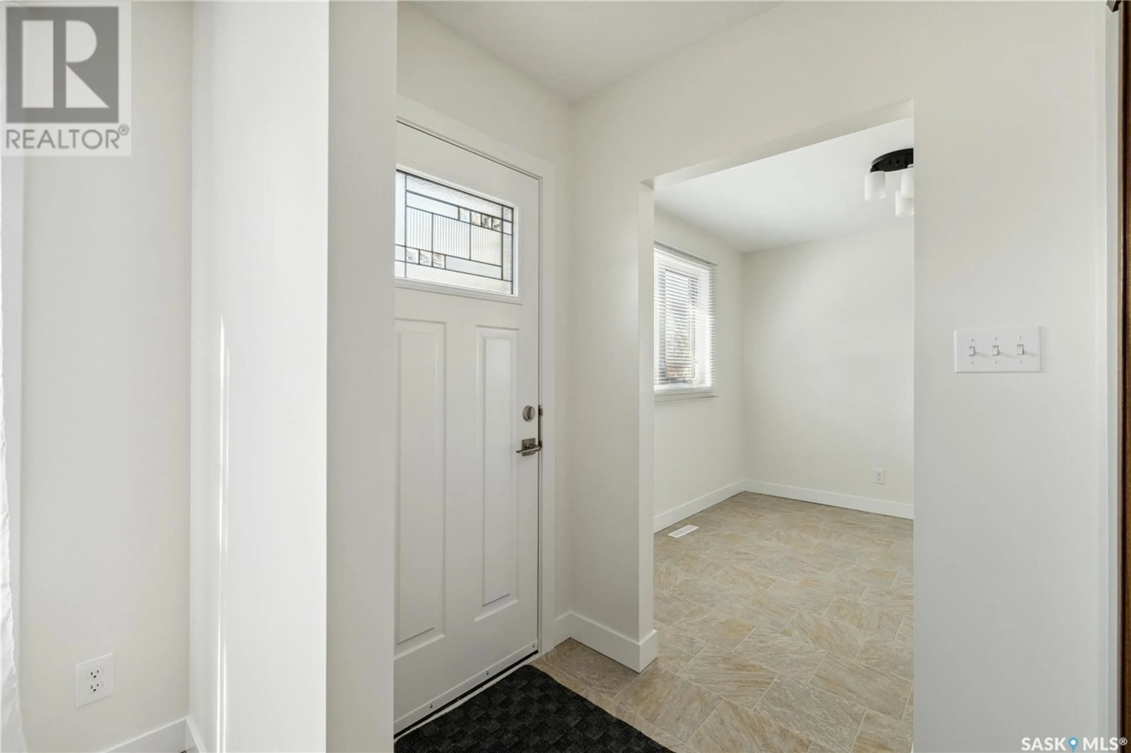 Indoor entryway for 76 MCCAUL CRESCENT, Regina Saskatchewan S4R3X1