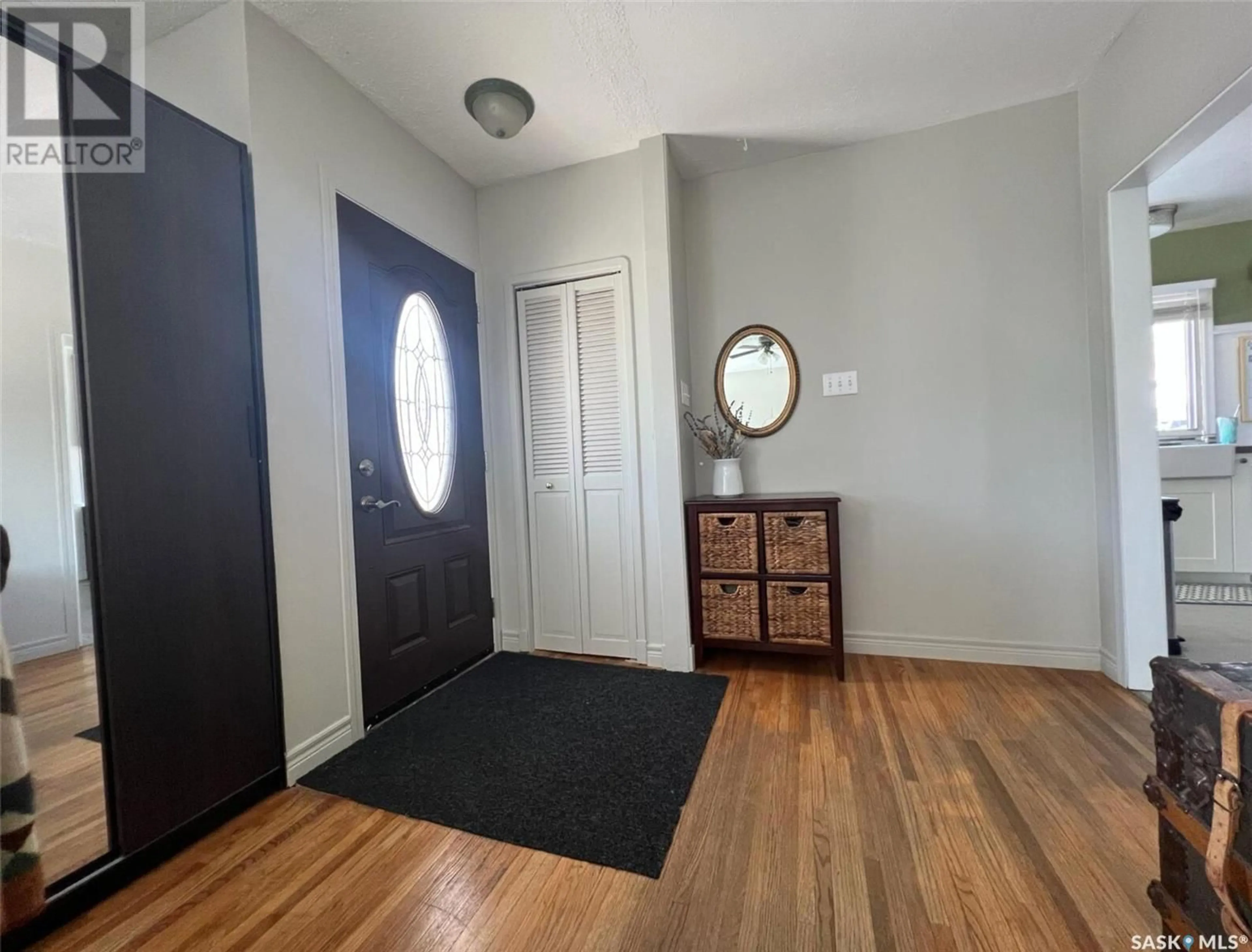 Indoor entryway for 567 4TH AVENUE, Swift Current Saskatchewan S9H0V5