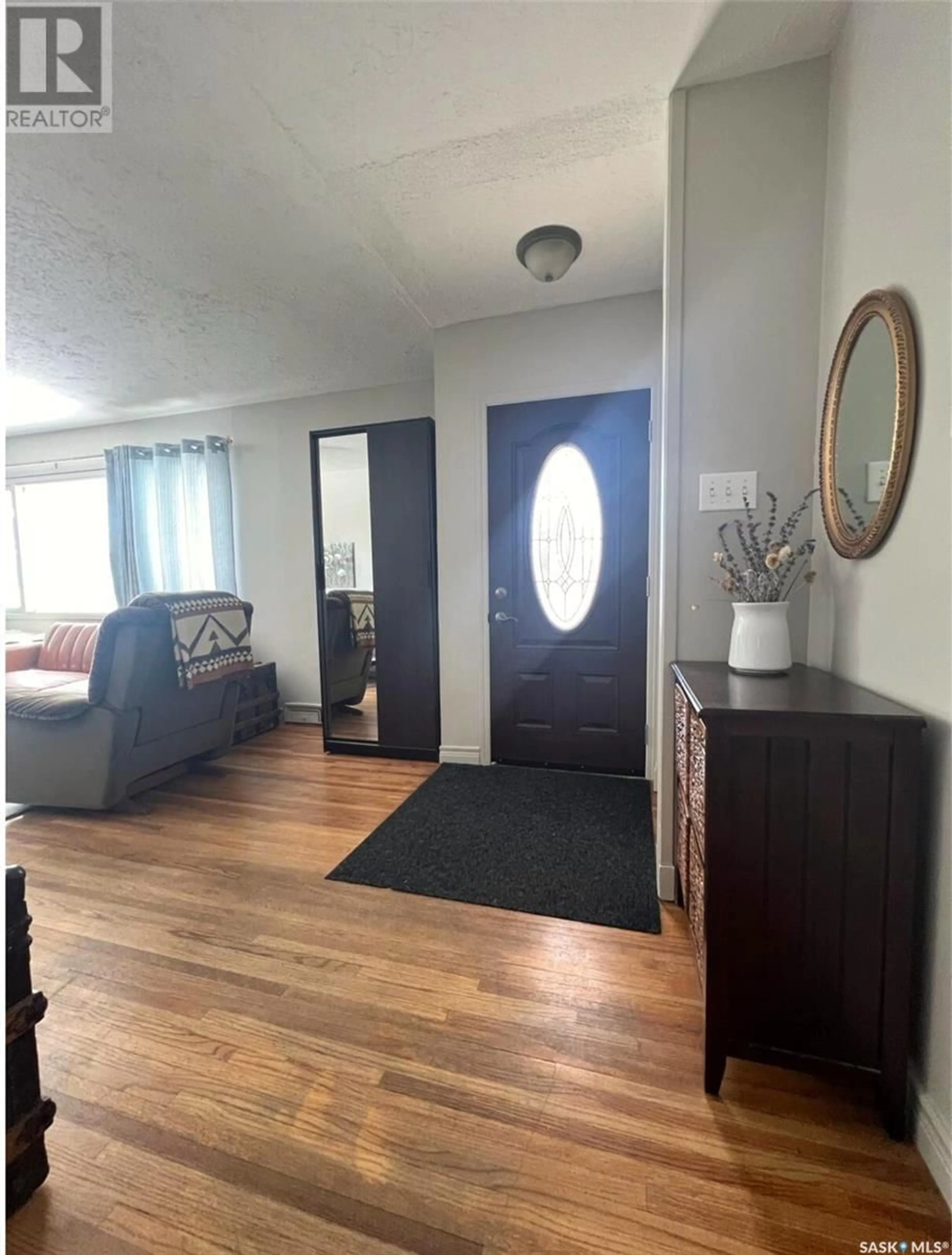 Indoor entryway for 567 4TH AVENUE, Swift Current Saskatchewan S9H0V5
