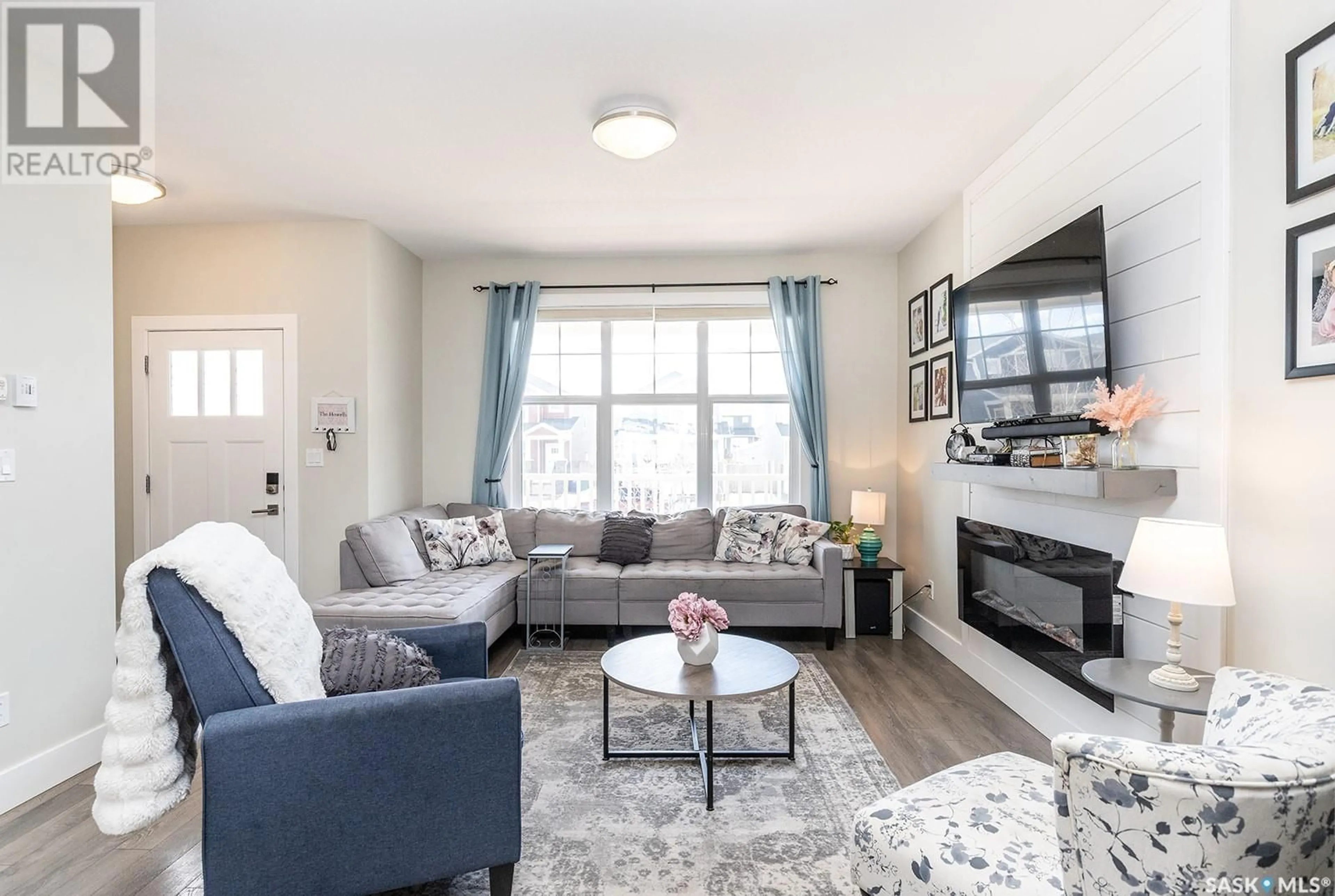 Living room with furniture, unknown for 655 MEADOWS BOULEVARD, Saskatoon Saskatchewan S7V0H5