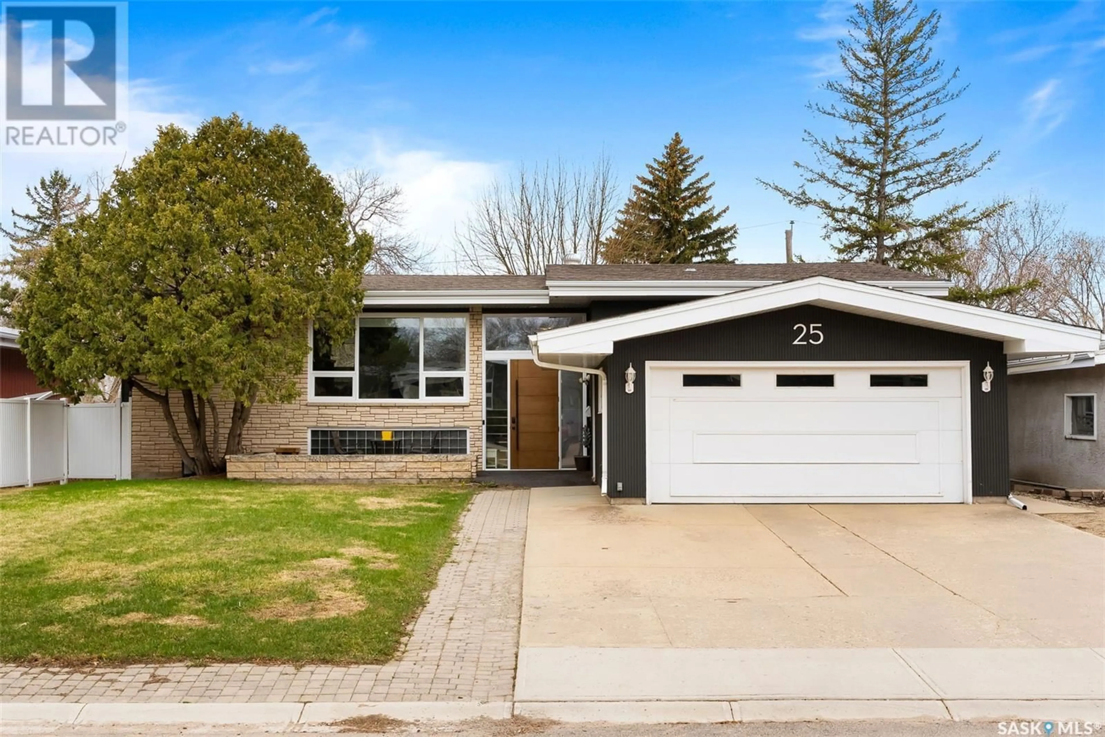 Home with vinyl exterior material, street for 25 ACADEMY PARK ROAD, Regina Saskatchewan S4S4M8