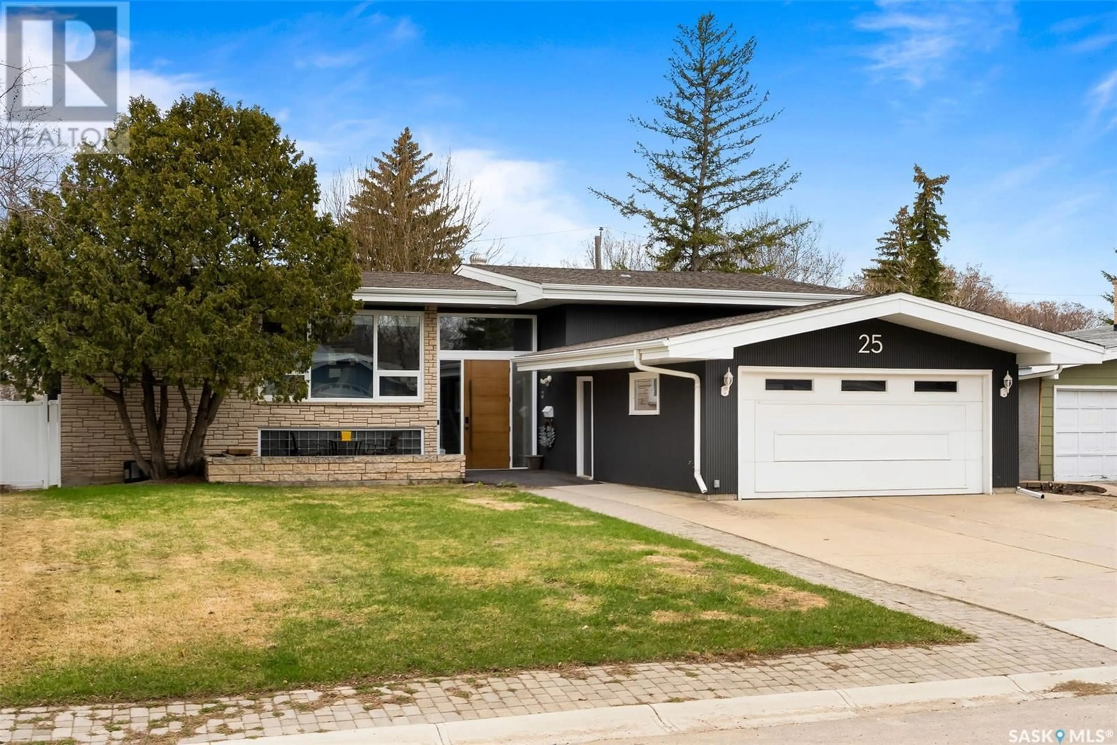 Home with vinyl exterior material, street for 25 ACADEMY PARK ROAD, Regina Saskatchewan S4S4M8