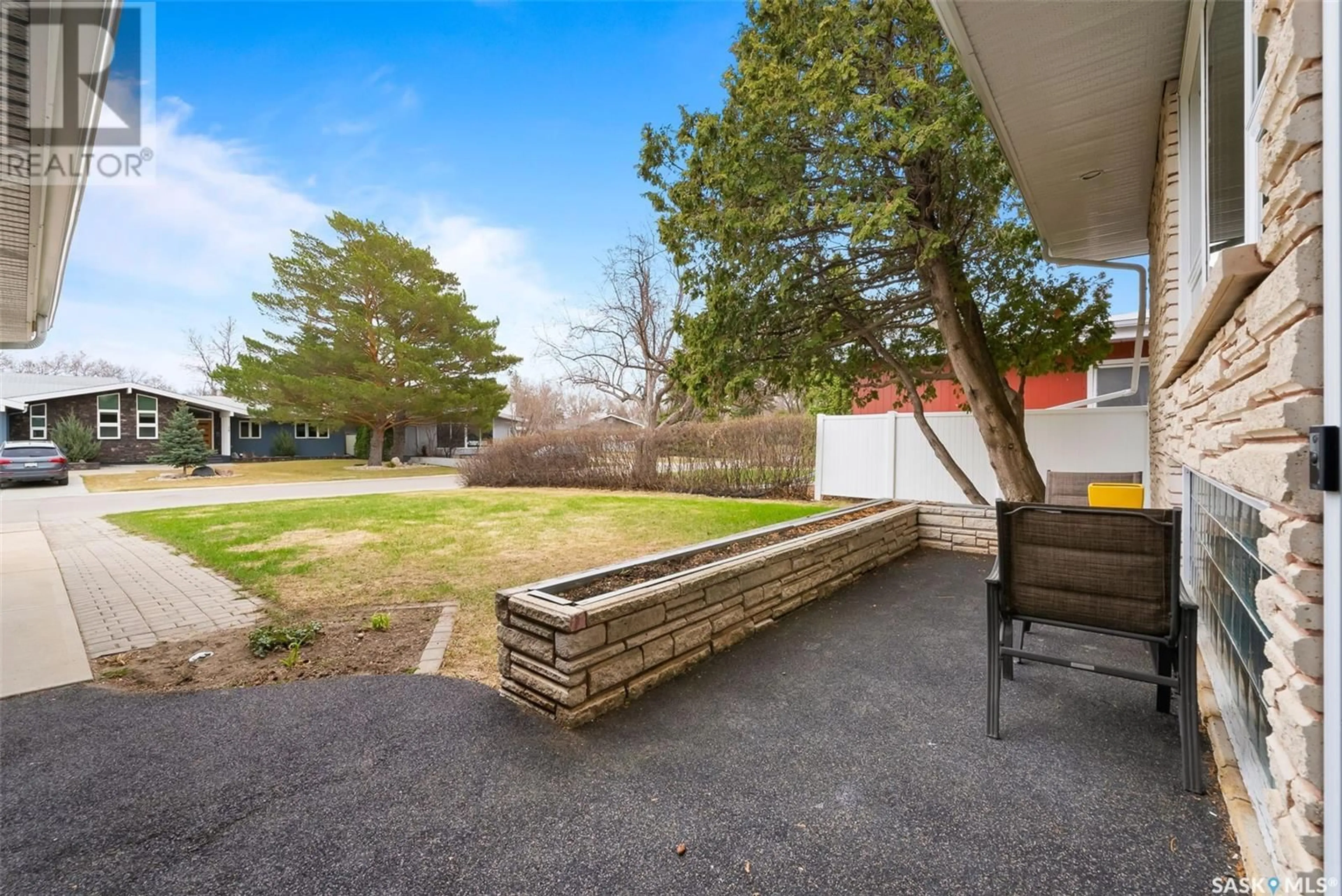Patio, street for 25 ACADEMY PARK ROAD, Regina Saskatchewan S4S4M8