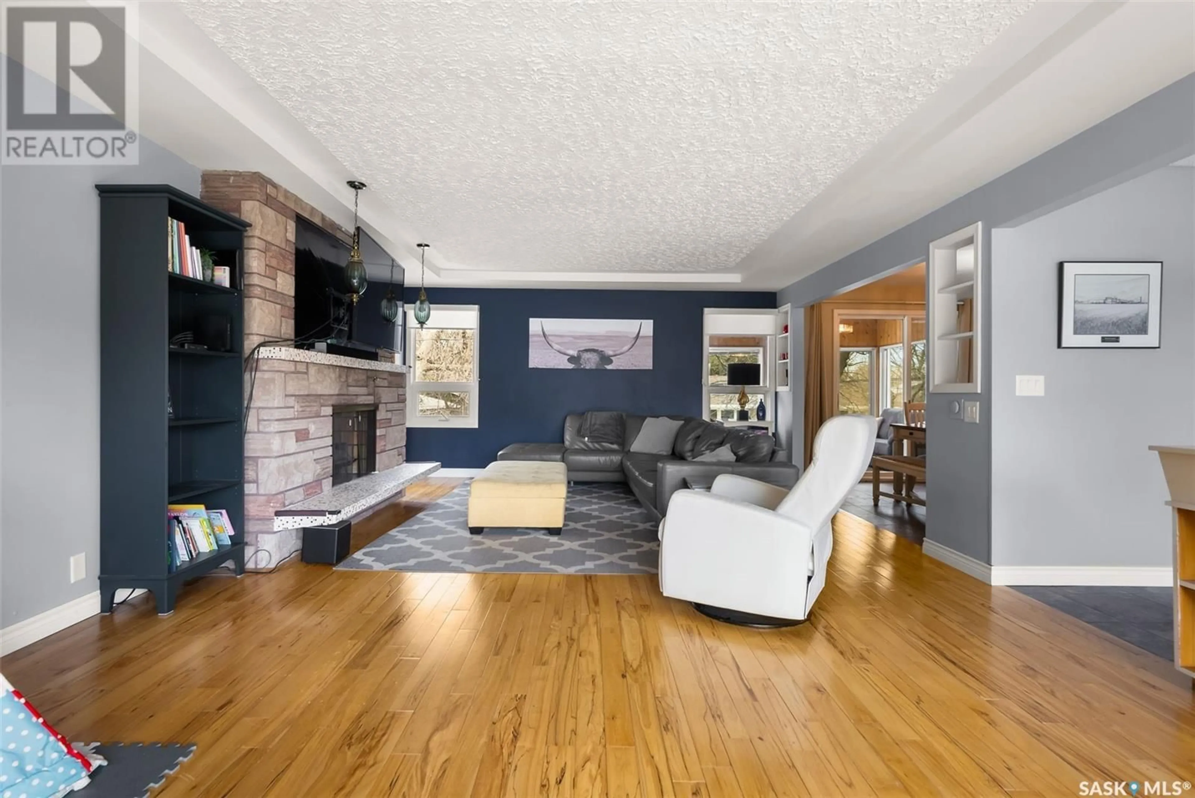 Living room with furniture, wood/laminate floor for 25 ACADEMY PARK ROAD, Regina Saskatchewan S4S4M8
