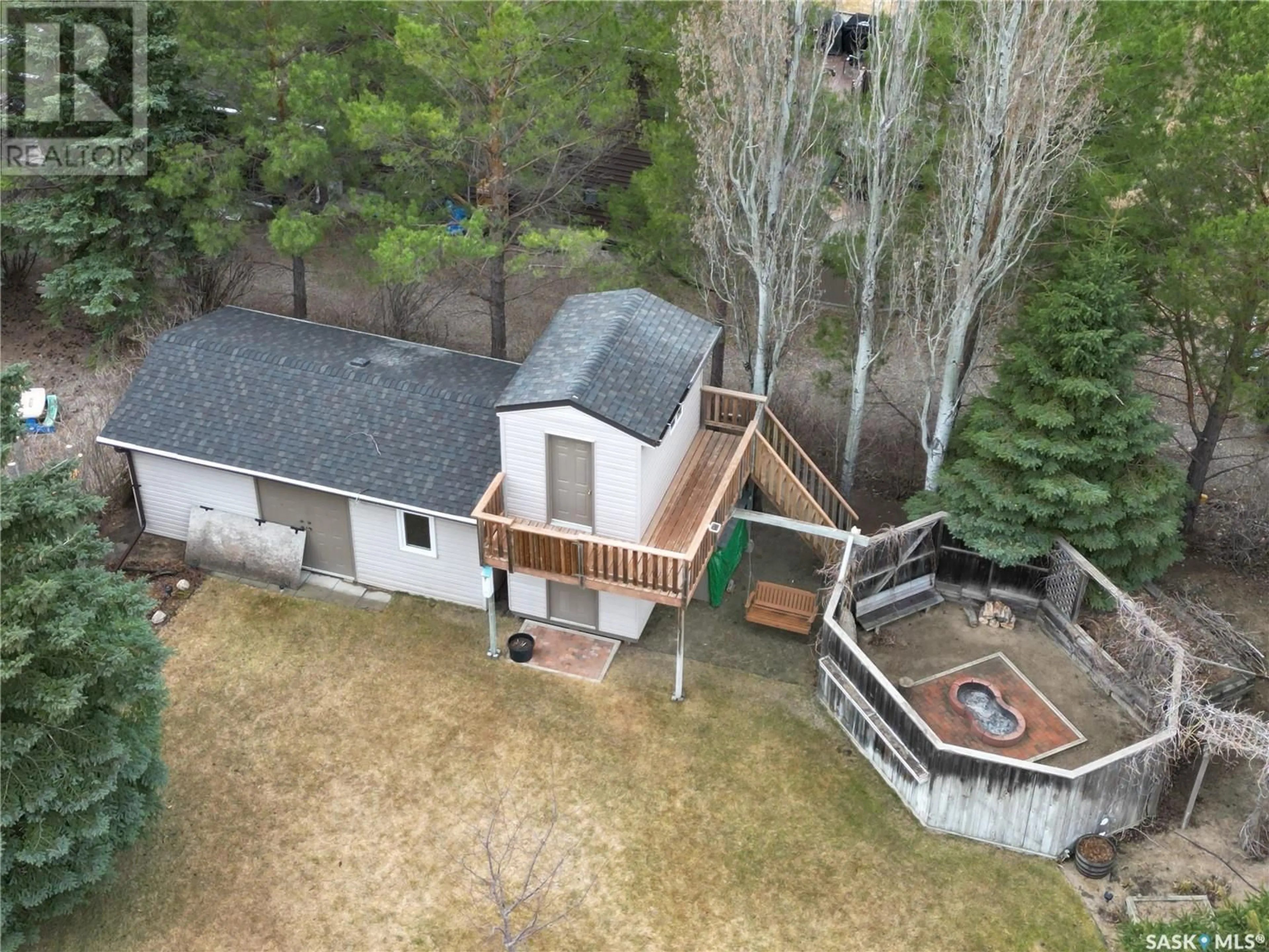 A pic from outside/outdoor area/front of a property/back of a property/a pic from drone, unknown for 4 PARK BAY, Emerald Park Saskatchewan S4L1B2