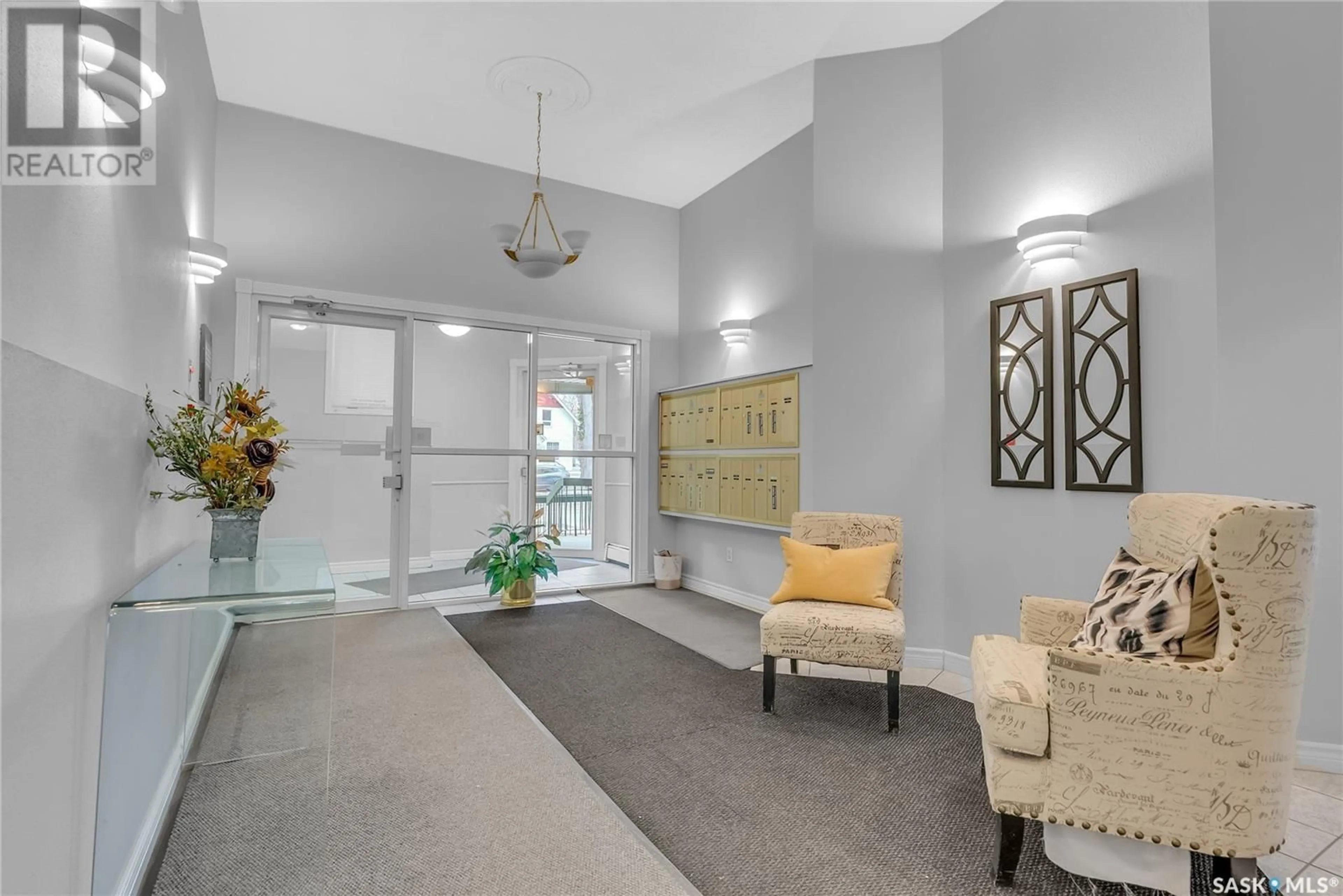 Indoor foyer for 204 - 521 MAIN STREET, Saskatoon Saskatchewan S7N0C2