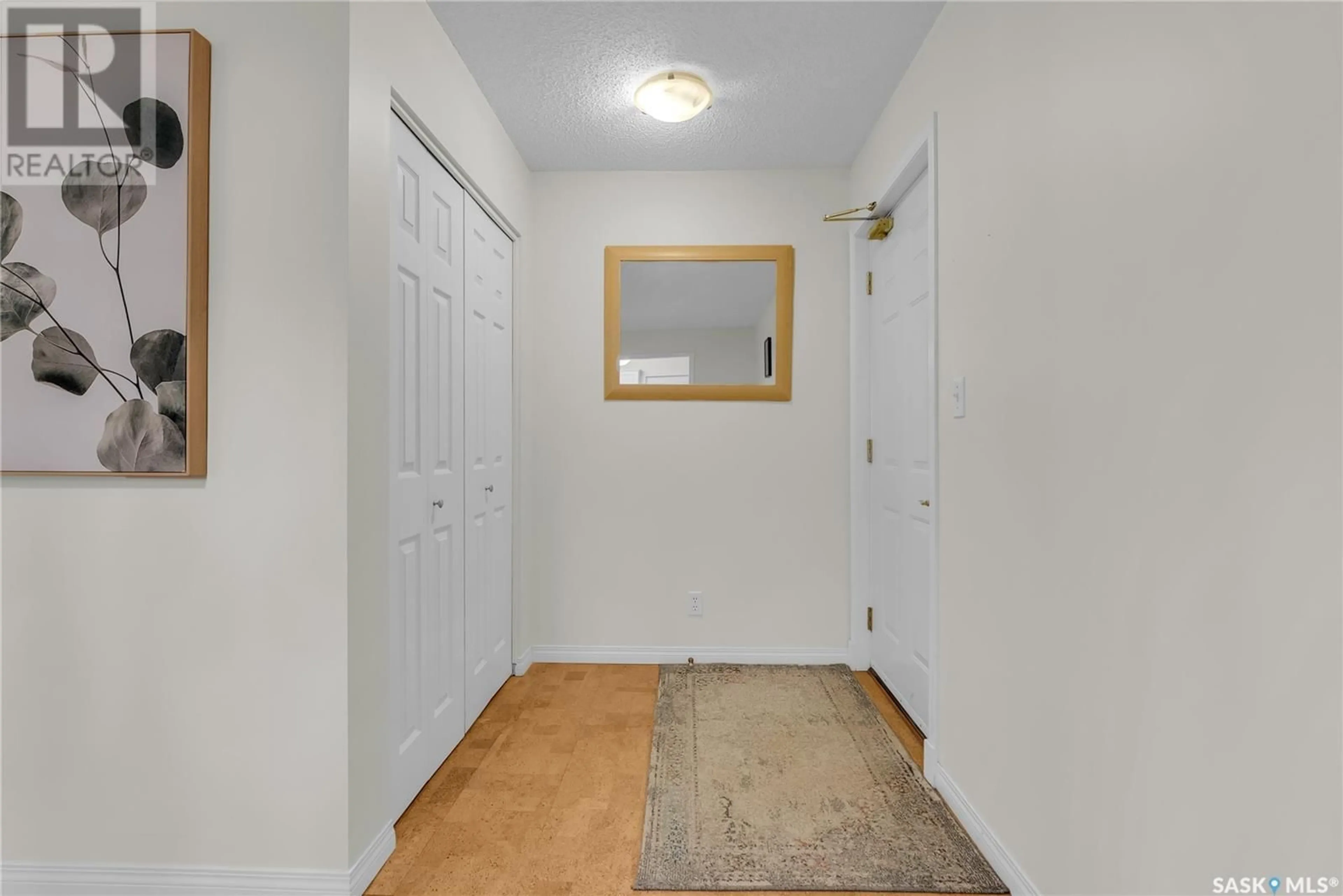 Indoor entryway for 204 - 521 MAIN STREET, Saskatoon Saskatchewan S7N0C2
