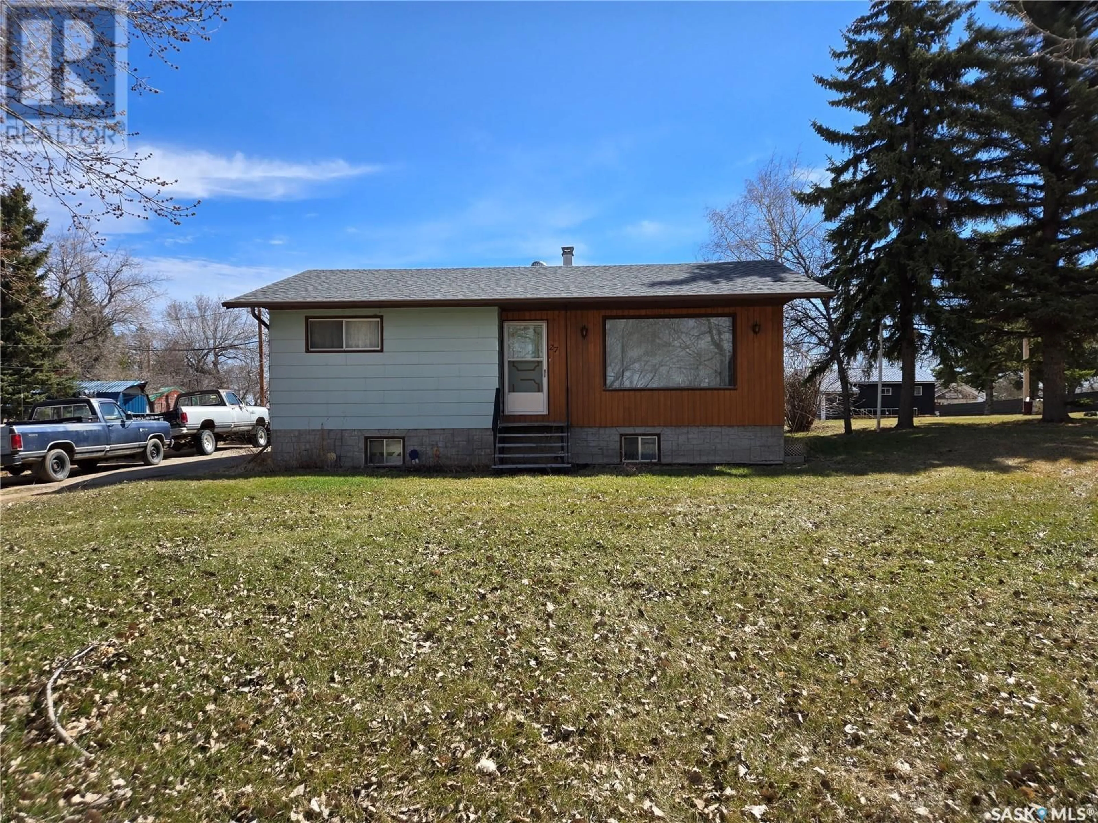 A pic from outside/outdoor area/front of a property/back of a property/a pic from drone, street for 27 NEWCOMBE STREET, Manor Saskatchewan S0C1R0