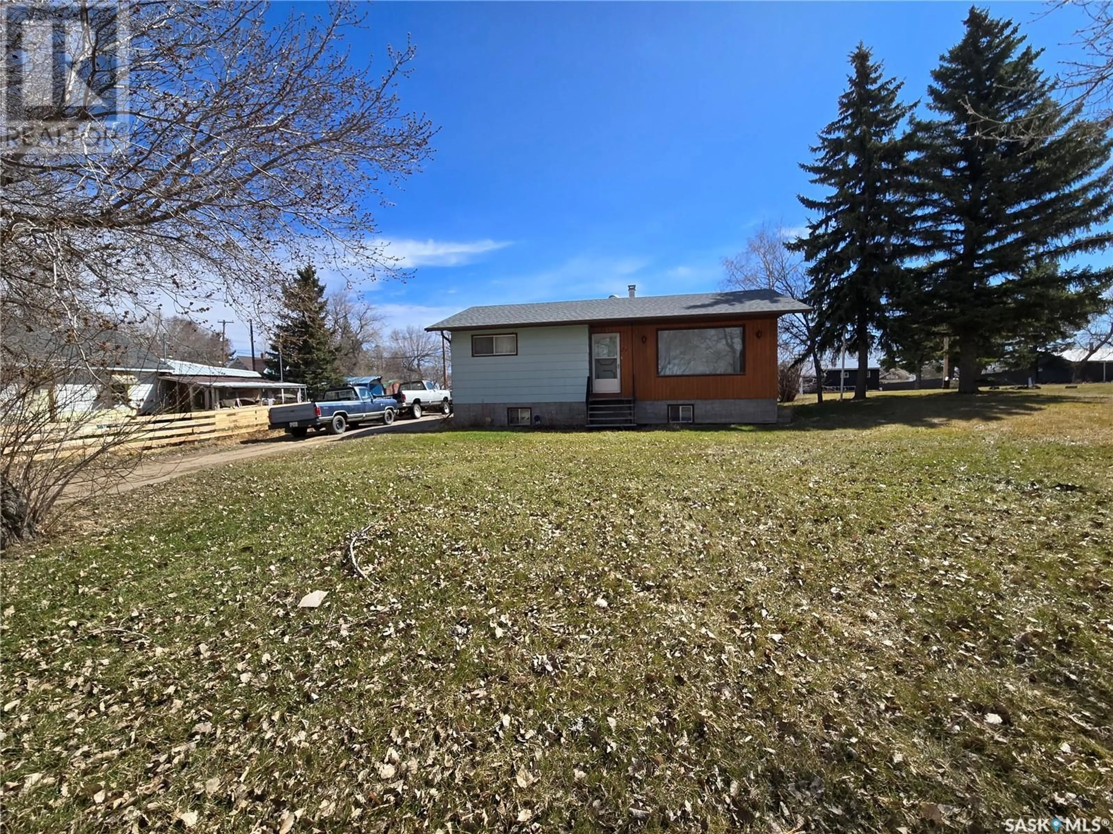 A pic from outside/outdoor area/front of a property/back of a property/a pic from drone, unknown for 27 NEWCOMBE STREET, Manor Saskatchewan S0C1R0