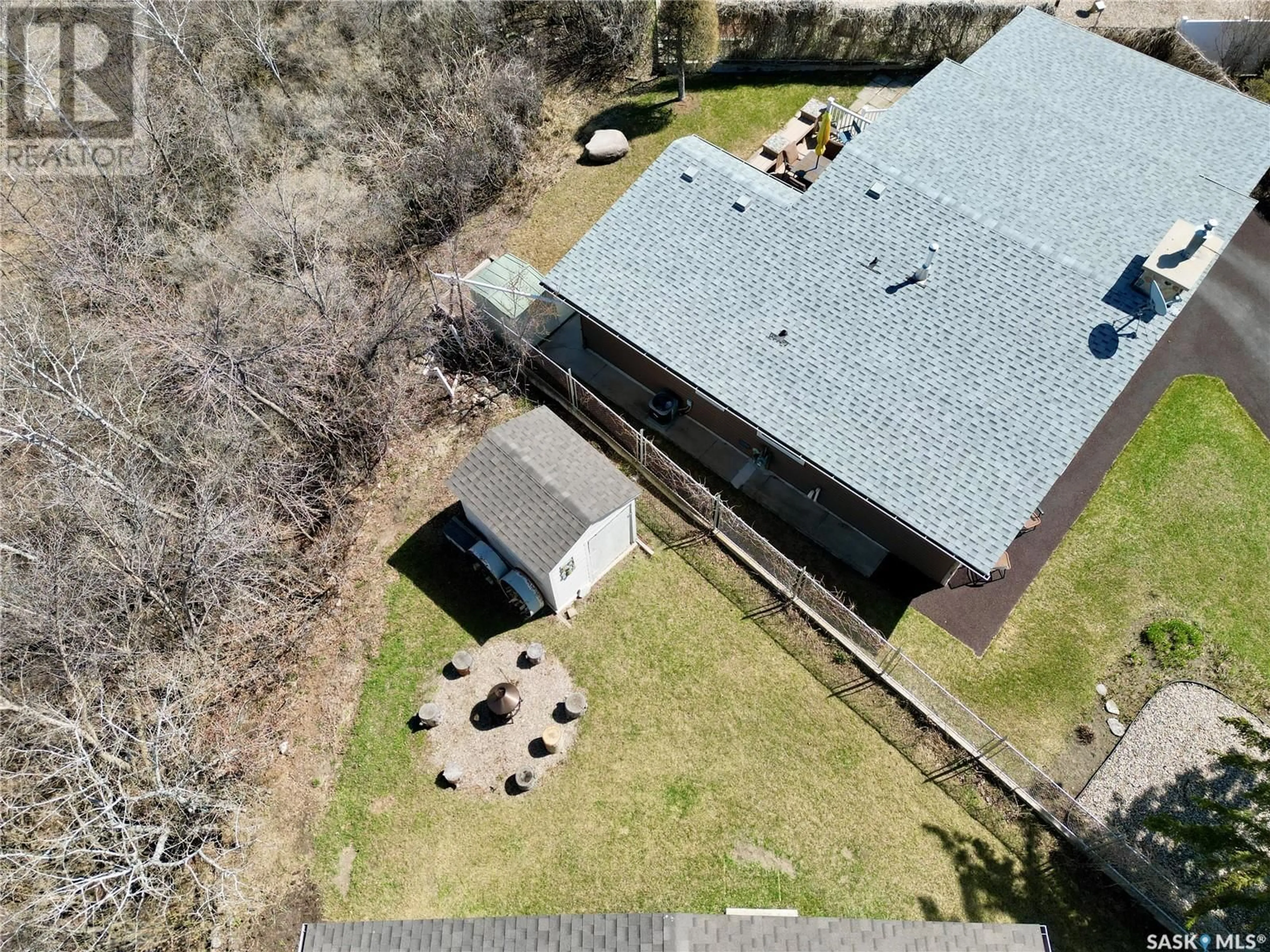 A pic from outside/outdoor area/front of a property/back of a property/a pic from drone, building for 106 BARBER PLACE, Regina Beach Saskatchewan S0G4C0
