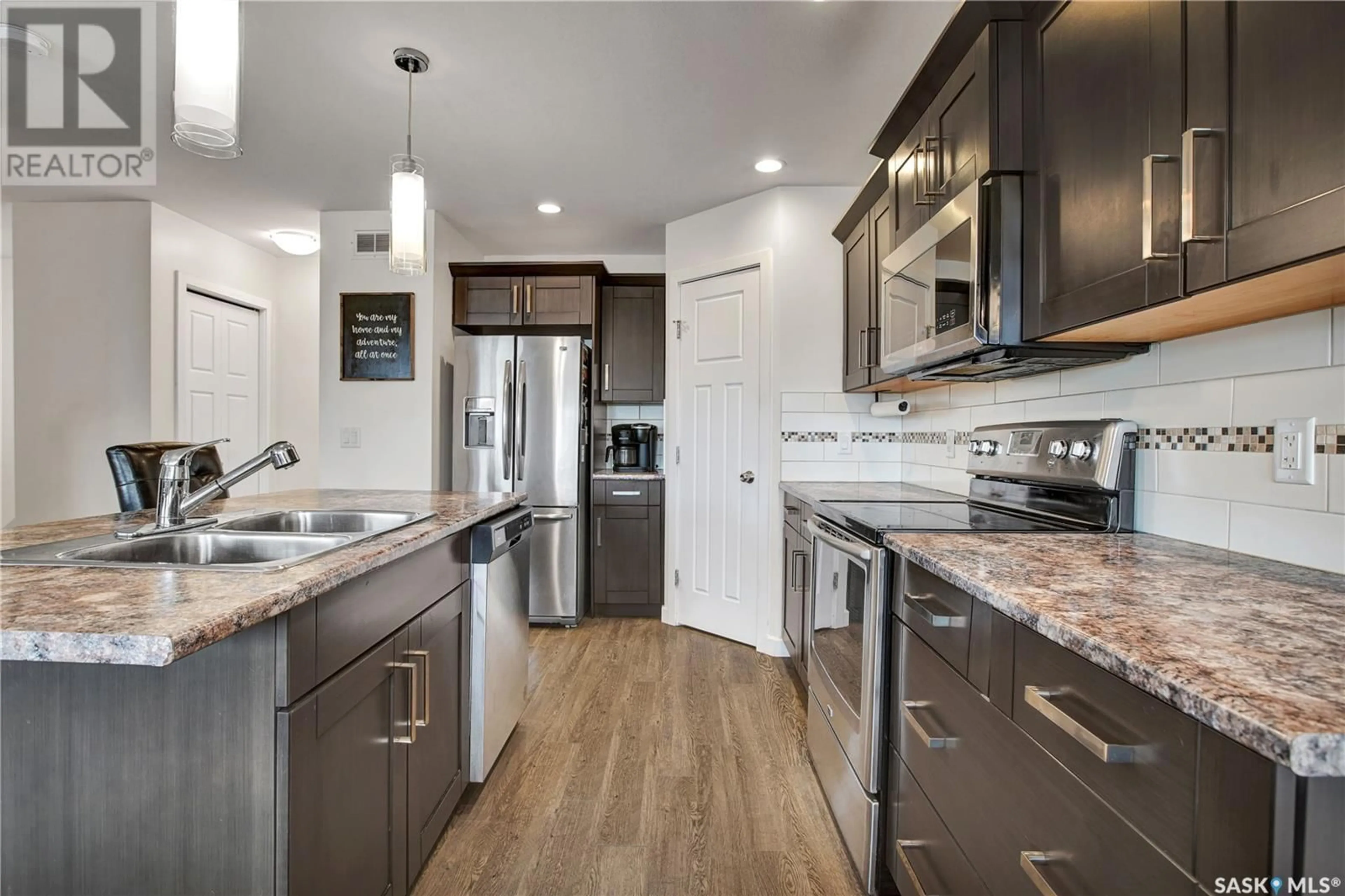 Contemporary kitchen, unknown for N - 1 38 2ND AVENUE, Martensville Saskatchewan S0K2T0
