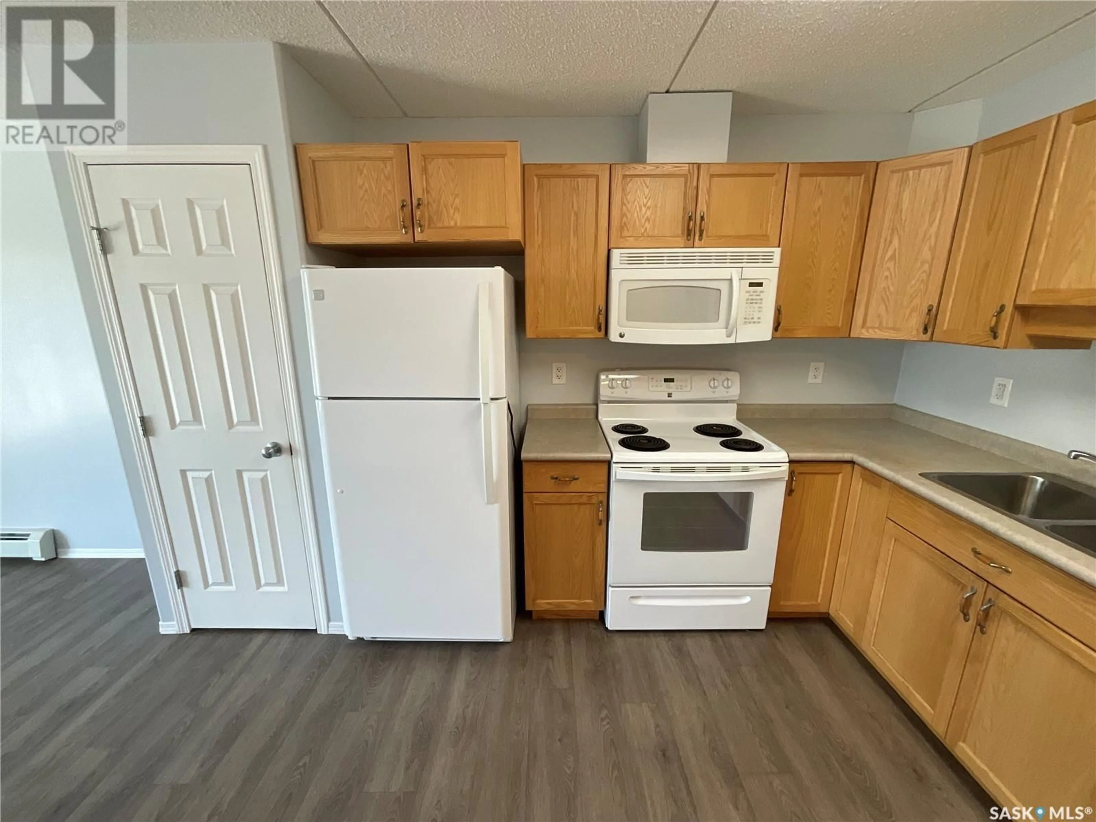 Standard kitchen, unknown for 301 2006 7TH STREET, Rosthern Saskatchewan S0K3R0