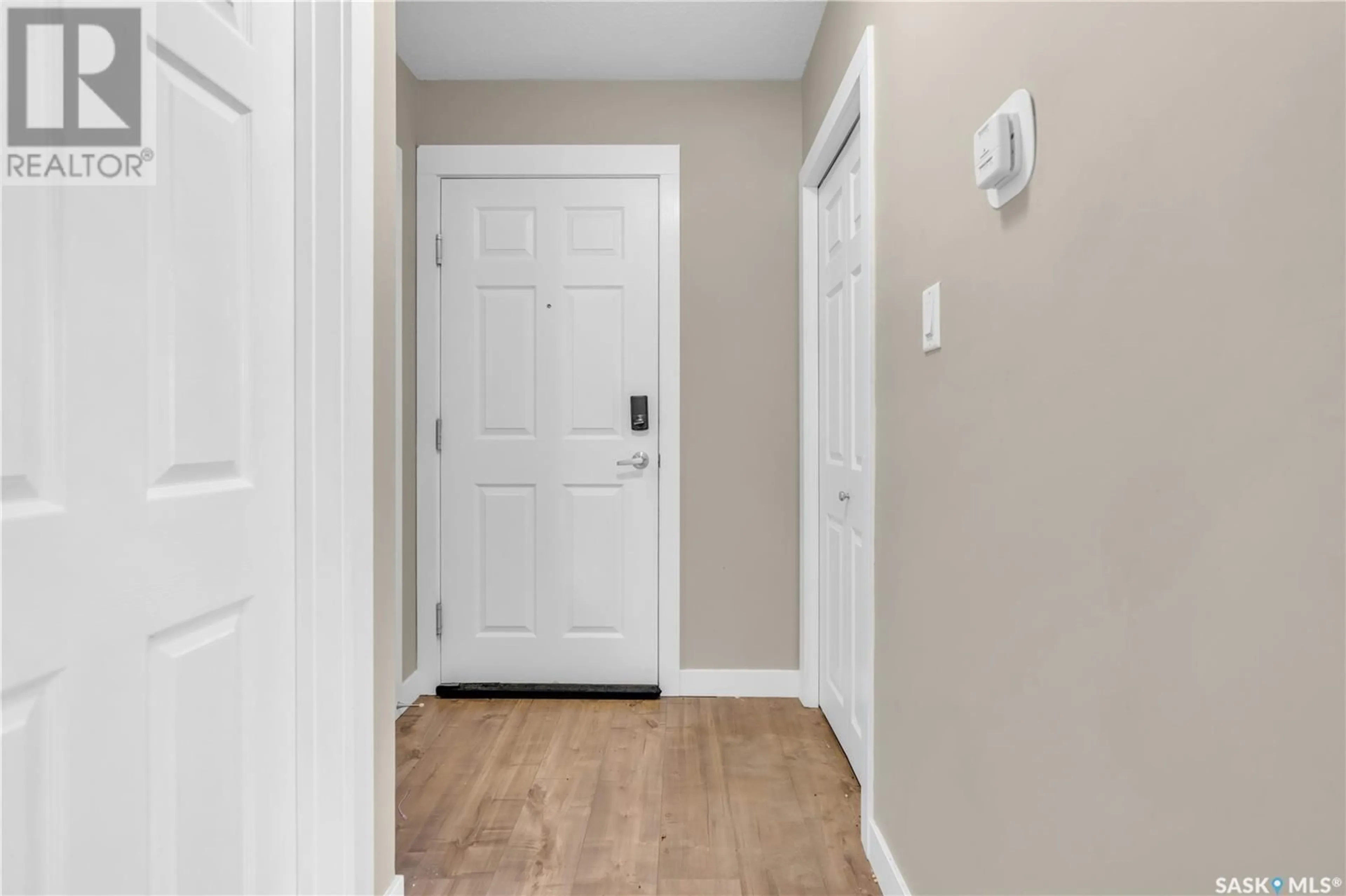 Indoor entryway for 12 2358 RAE STREET, Regina Saskatchewan S4T2G2