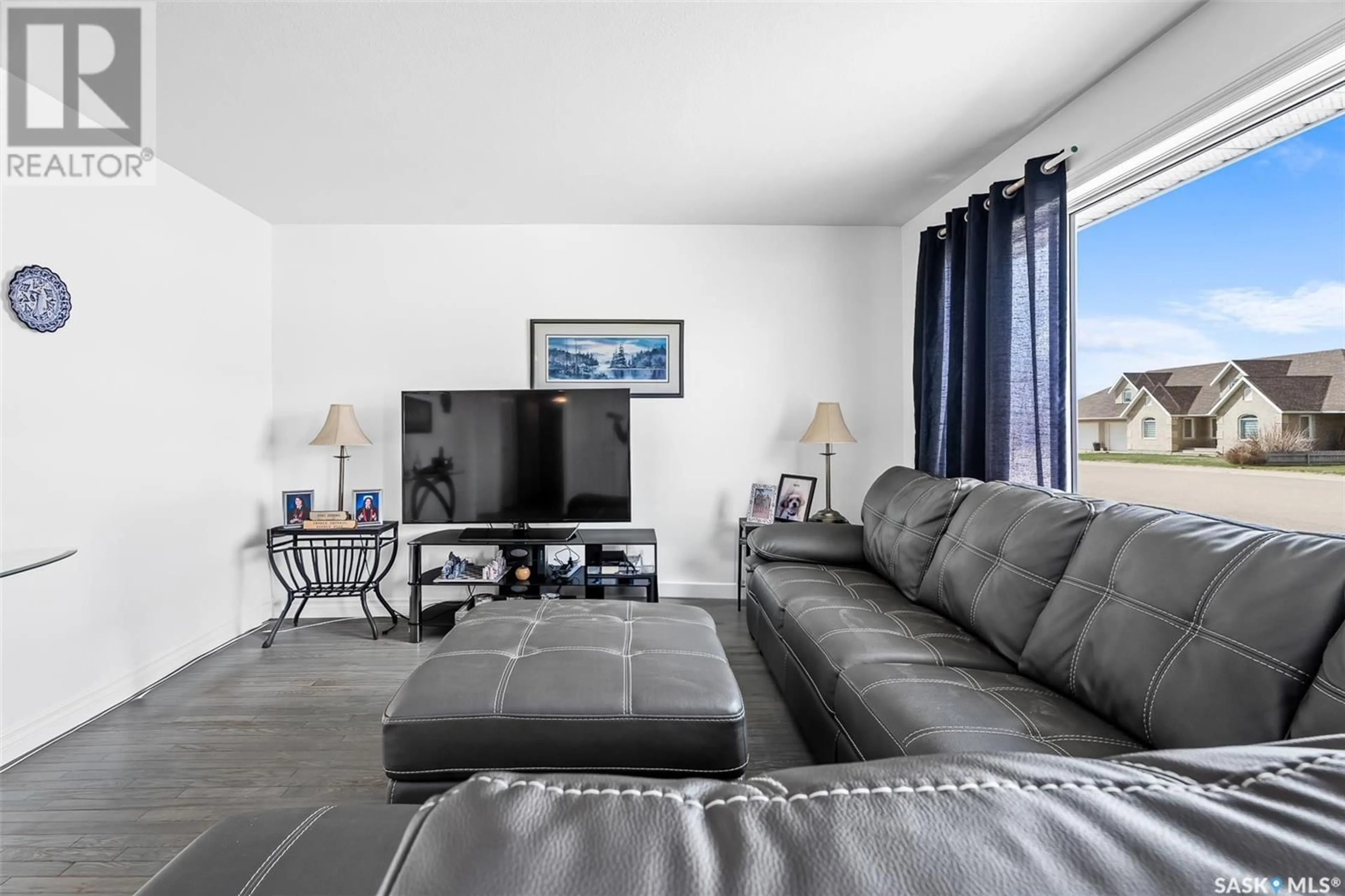 Living room with furniture, unknown for 25 WELLINGTON DRIVE, Moose Jaw Saskatchewan S6K1A2